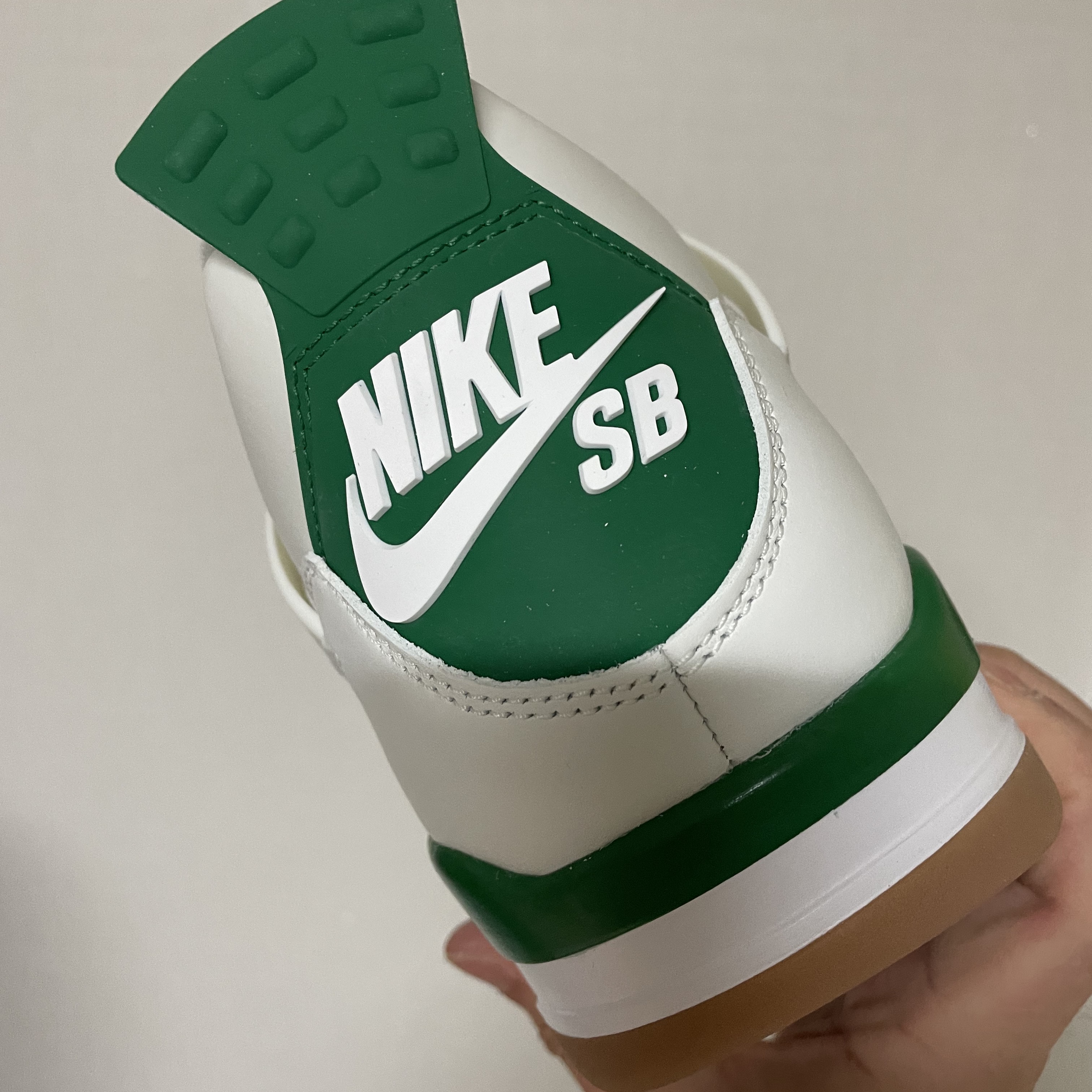 Jordan 4 x Nike SB Retro SP Pine Green 착용 스타일 - 3
