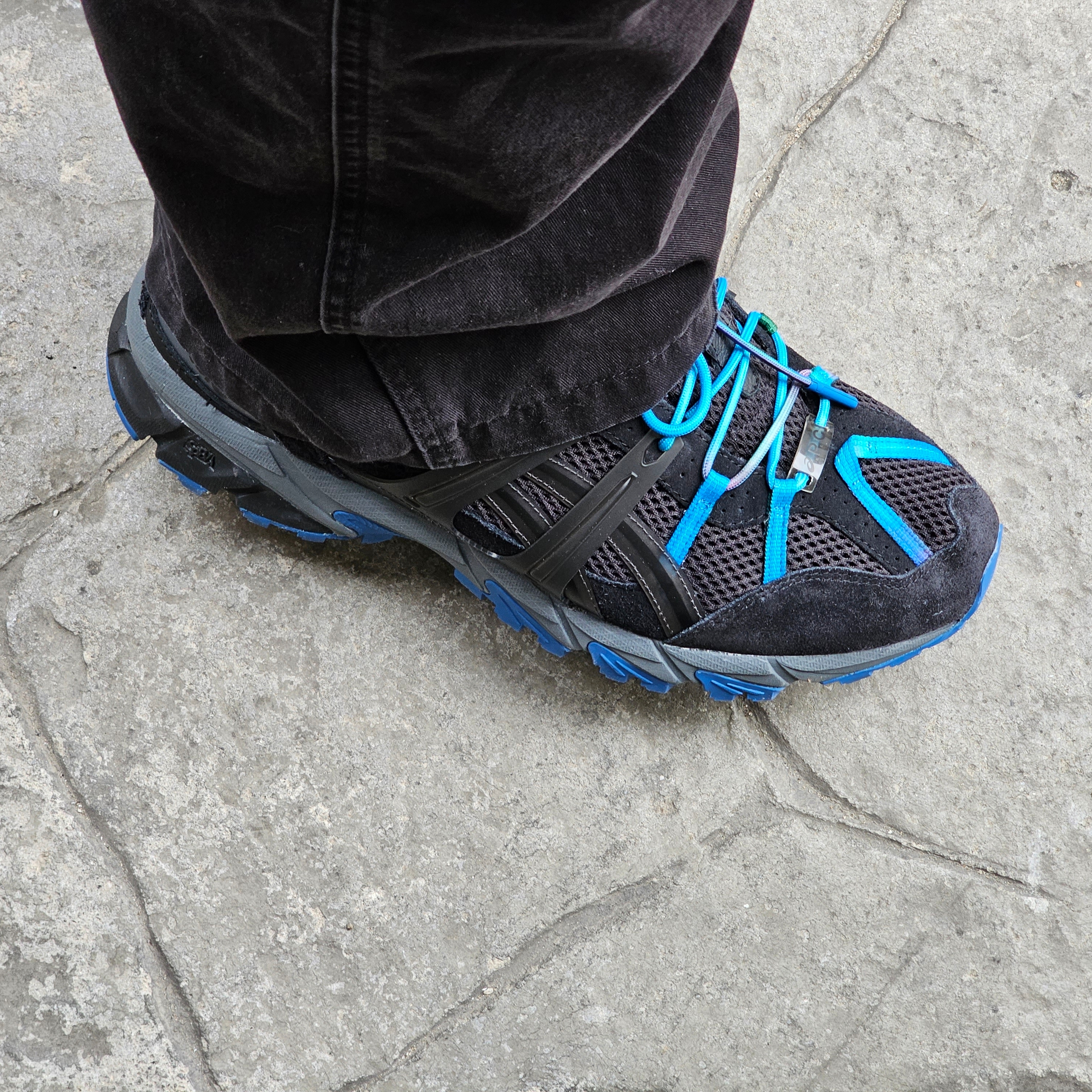 Asics x A.P.C. Gel-Sonoma 15-50 Black 착용 스타일 - 1
