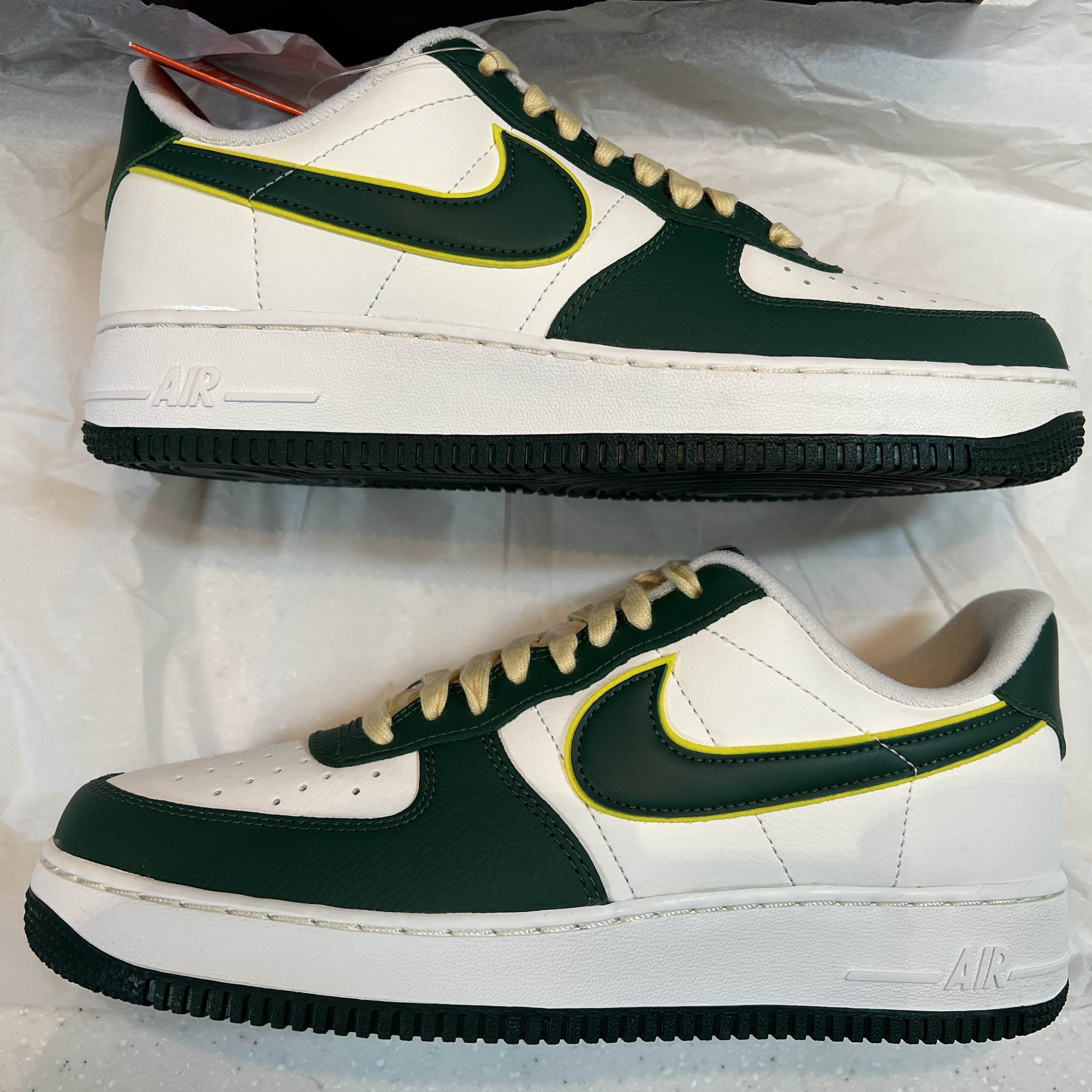 Nike Air Force 1 '07 LV8 Sail Noble Green 착용 스타일