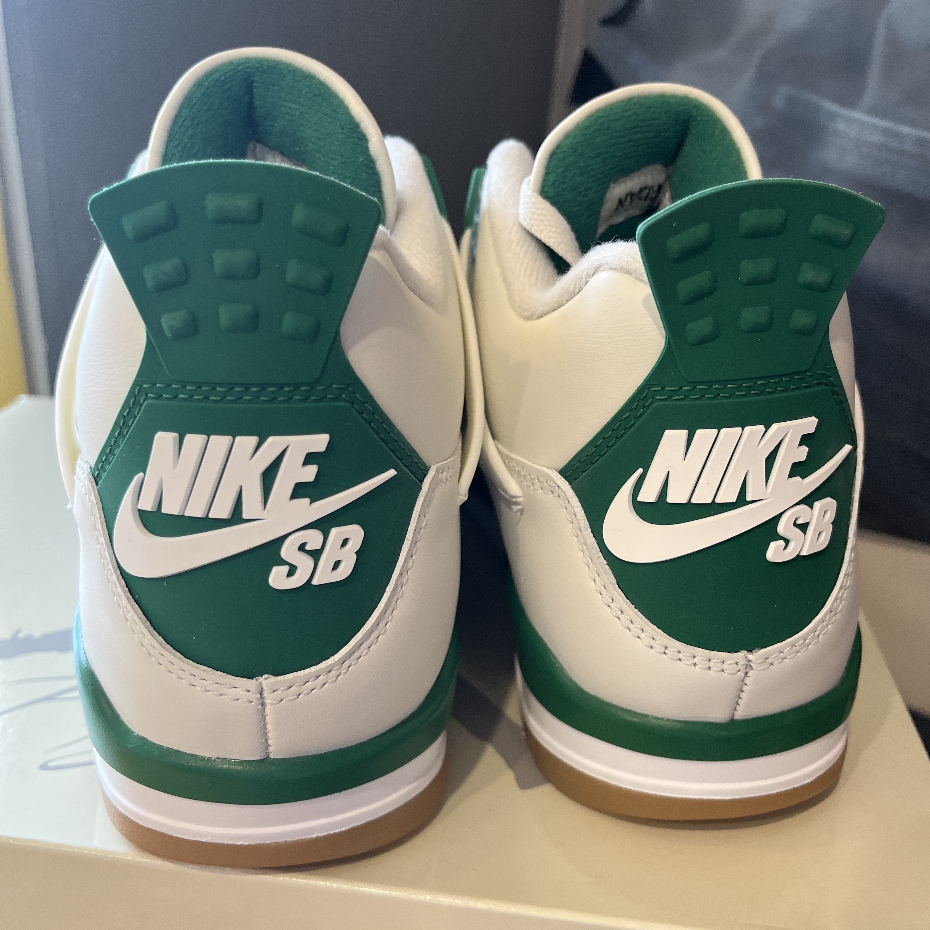 Jordan 4 x Nike SB Retro SP Pine Green 착용 스타일 - 2