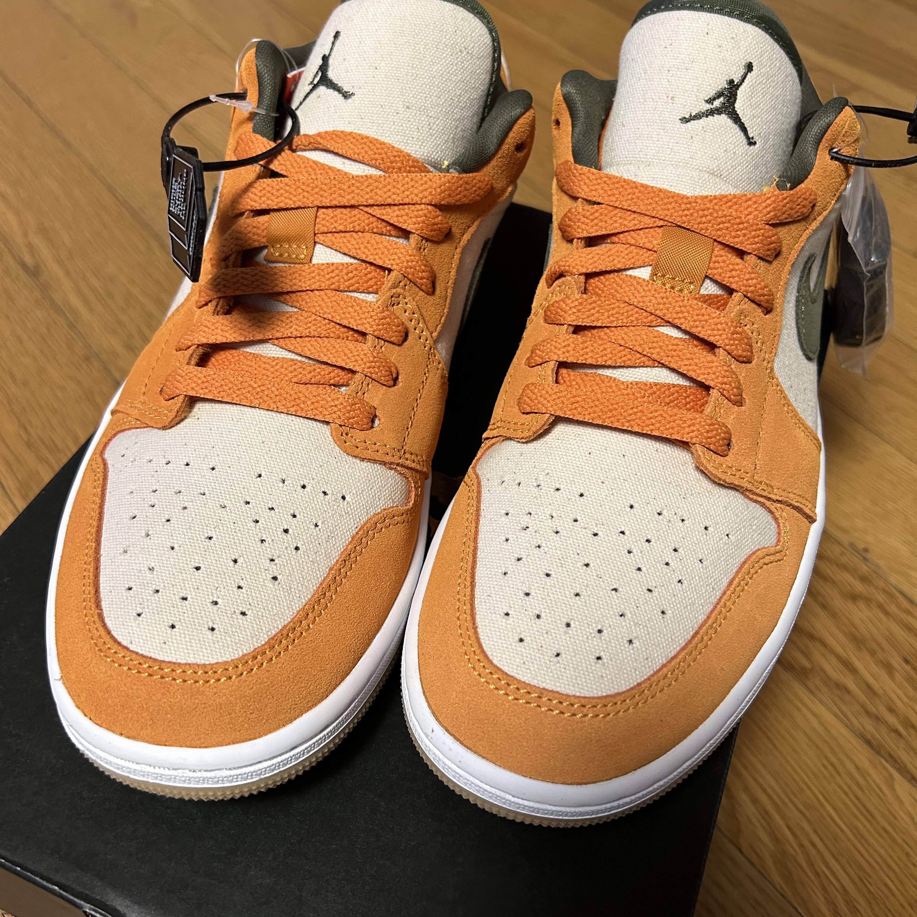 Jordan 1 Low SE Light Curry 착용 스타일