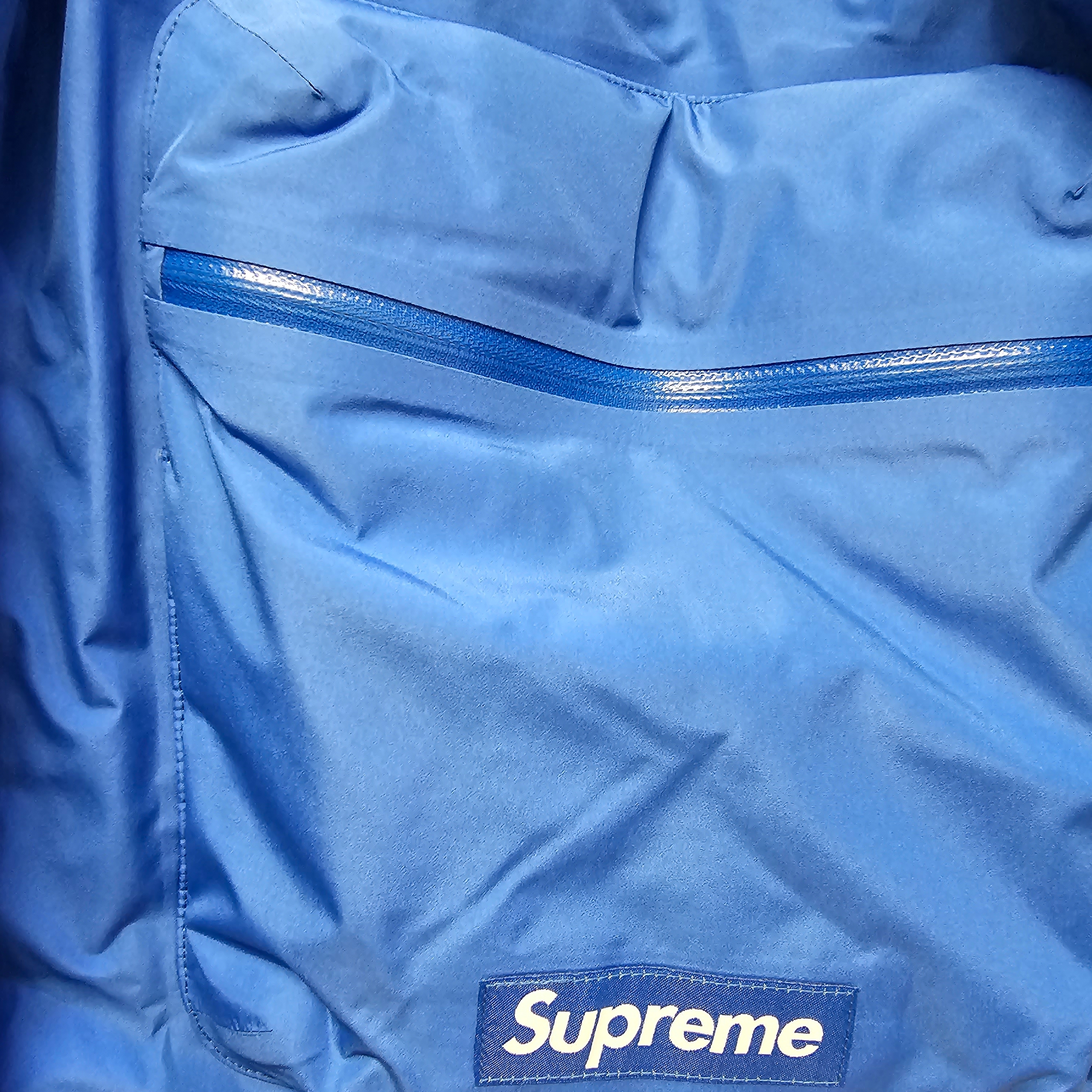Supreme Gore-Tex 700-Fill Down Parka Blue - 22FW 착용 스타일 - 1