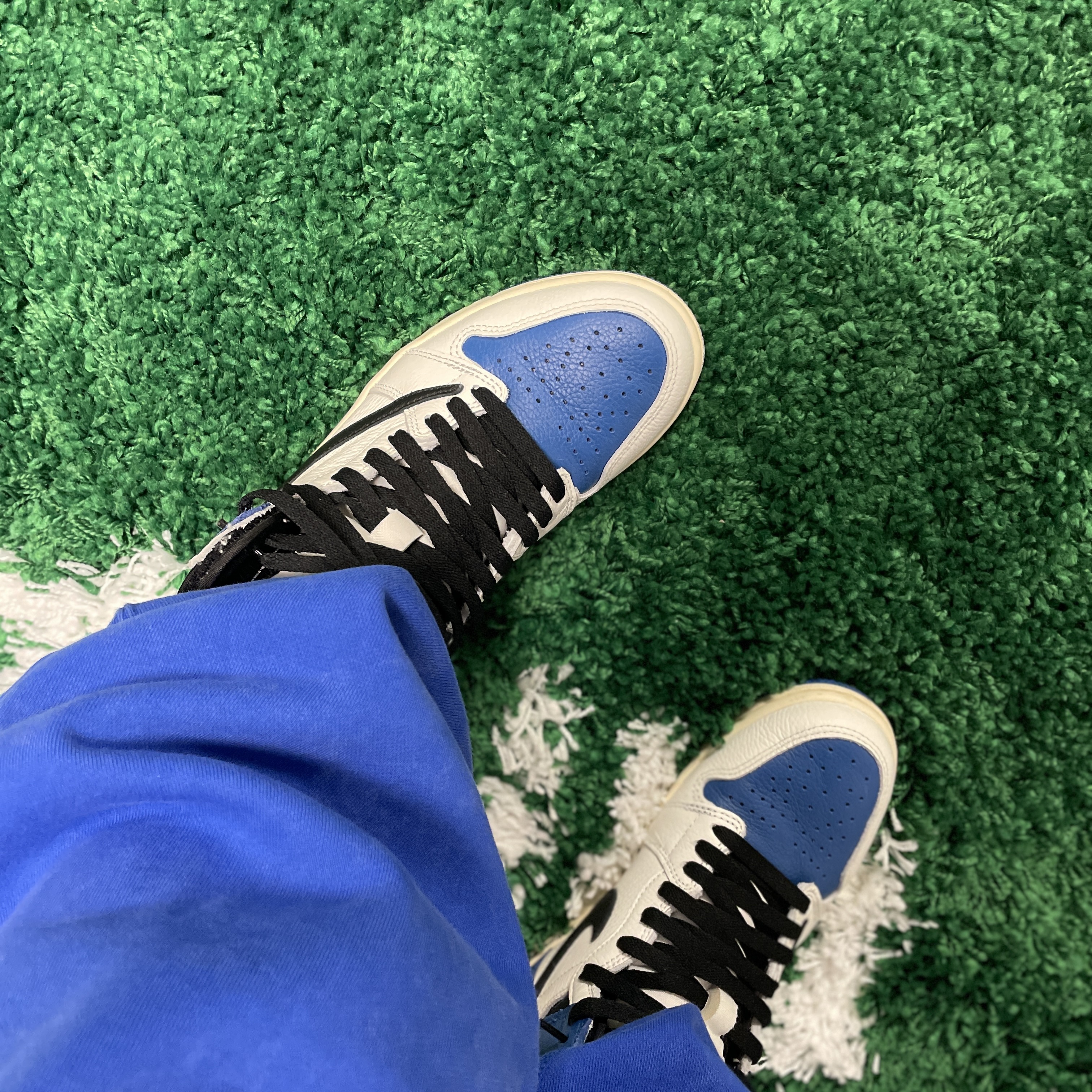 Jordan 1 x Travis Scott x Fragment Retro High OG SP Military Blue, Nike x Stussy NRG Acid Washed Fleece Pants Game Royal (DR4025-480) 착용 스타일