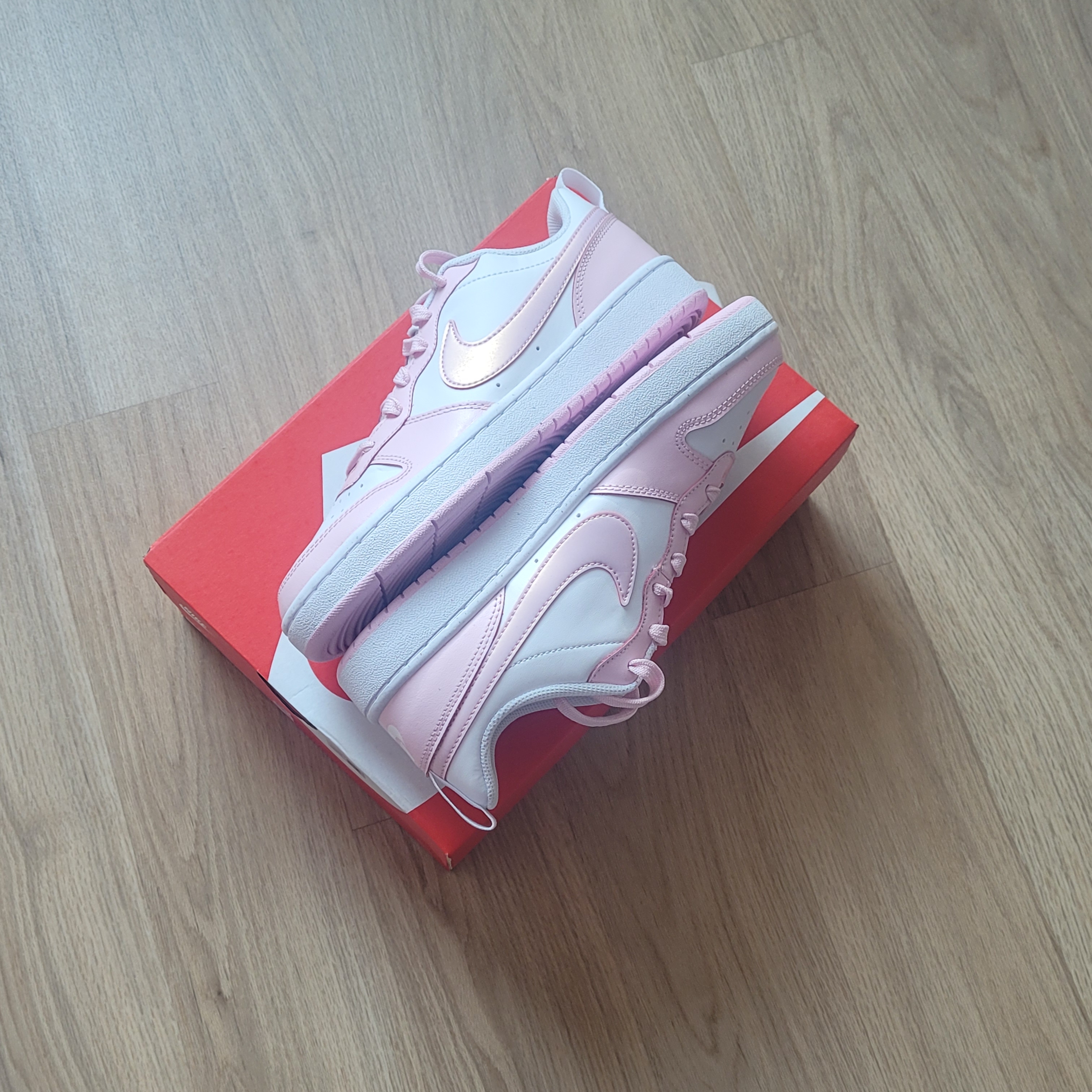(GS) Nike Court Borough 2 SE White Pink Foam 착용 스타일