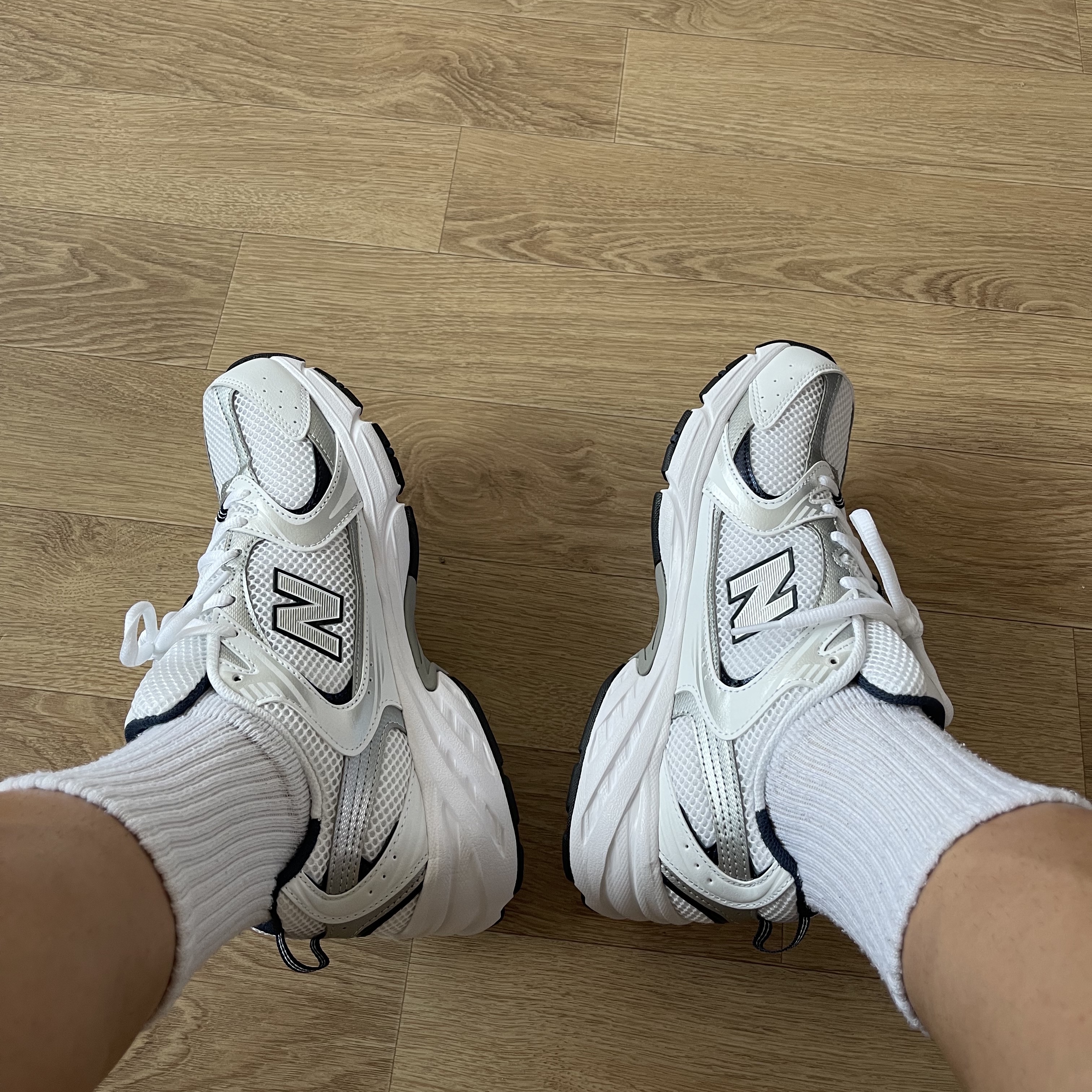 New Balance 530 White 착용 스타일
