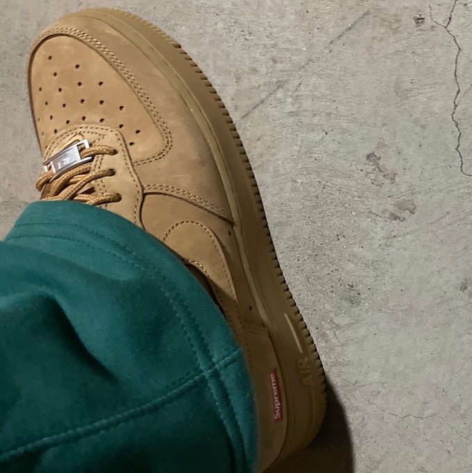 Nike x Supreme Air Force 1 Low Flax 착용 스타일