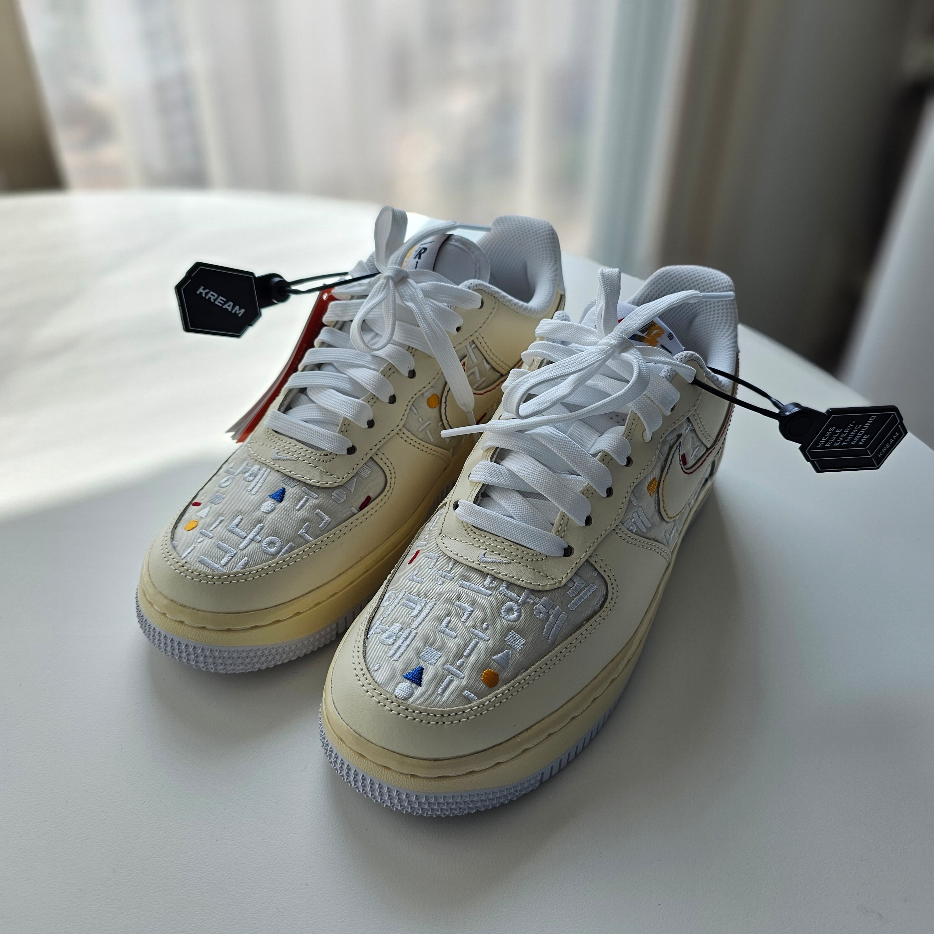 (W) Nike Air Force 1 '07 LV8 Hangul Day 착용 스타일 - 1