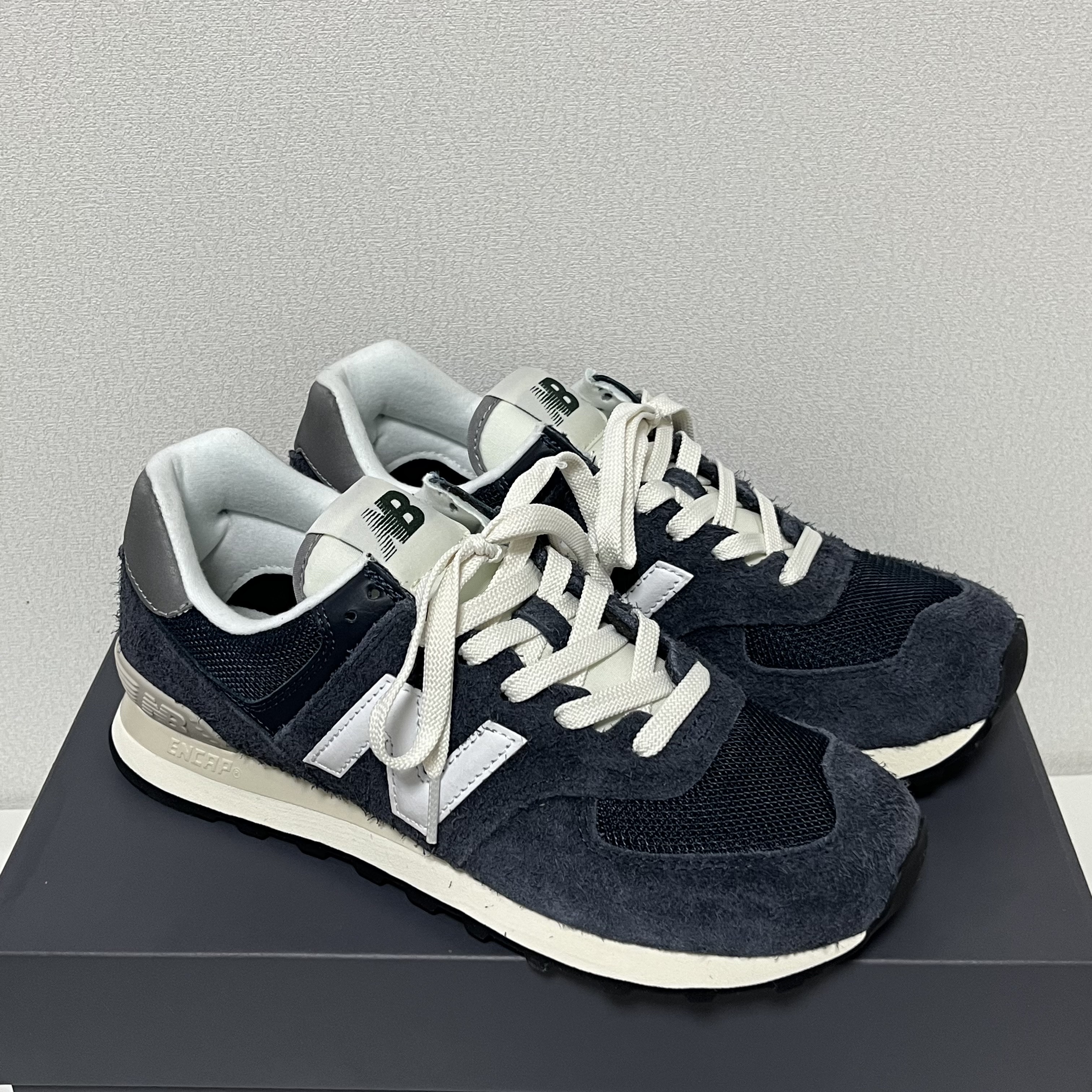New Balance 574 Heritage Navy 착용 스타일
