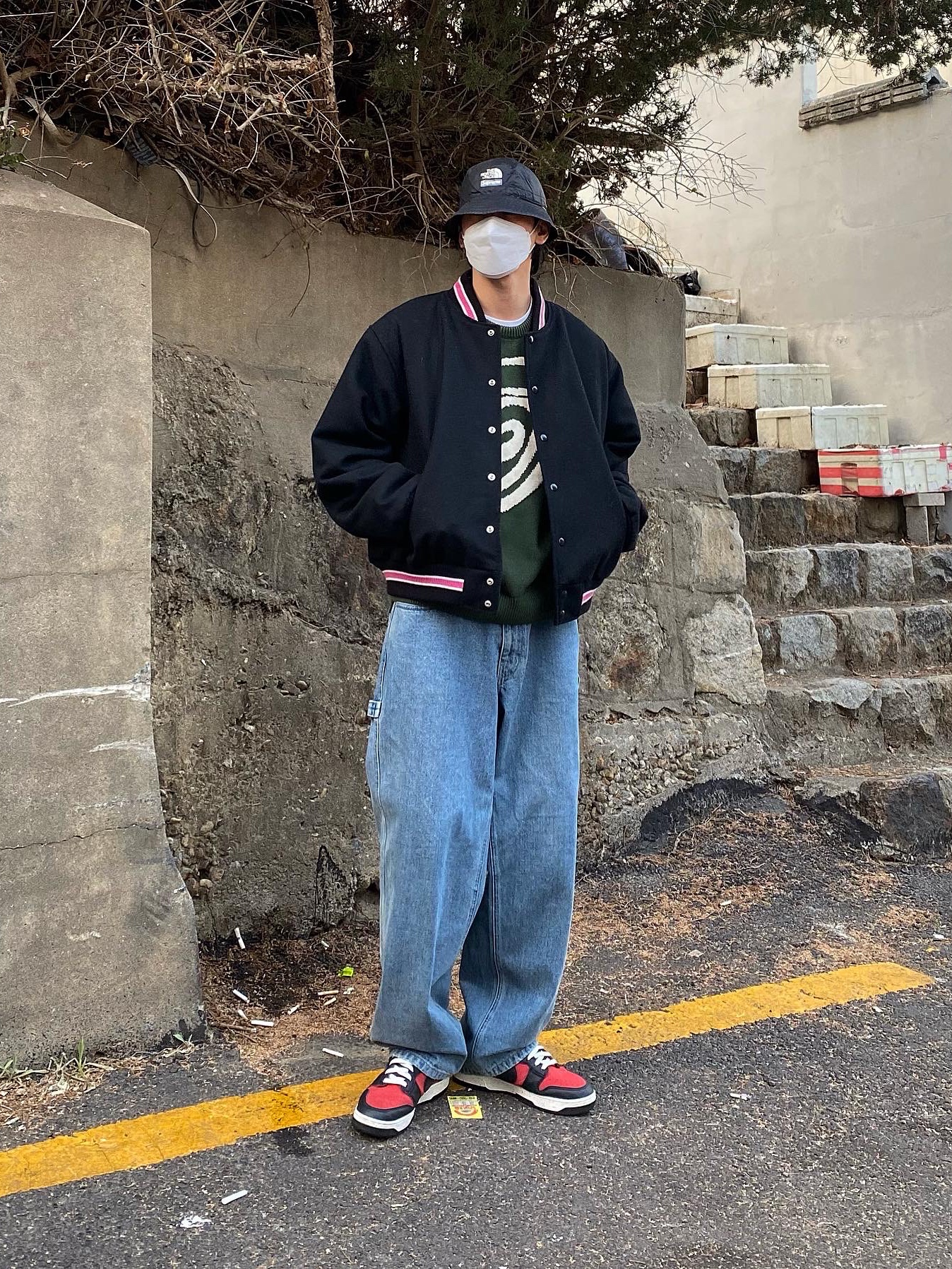 Stussy S Talk Melton Varsity Jacket Black, Supreme x The North Face Snakeskin Packable Reversible Crusher Black - 18SS 착용 스타일 - 1