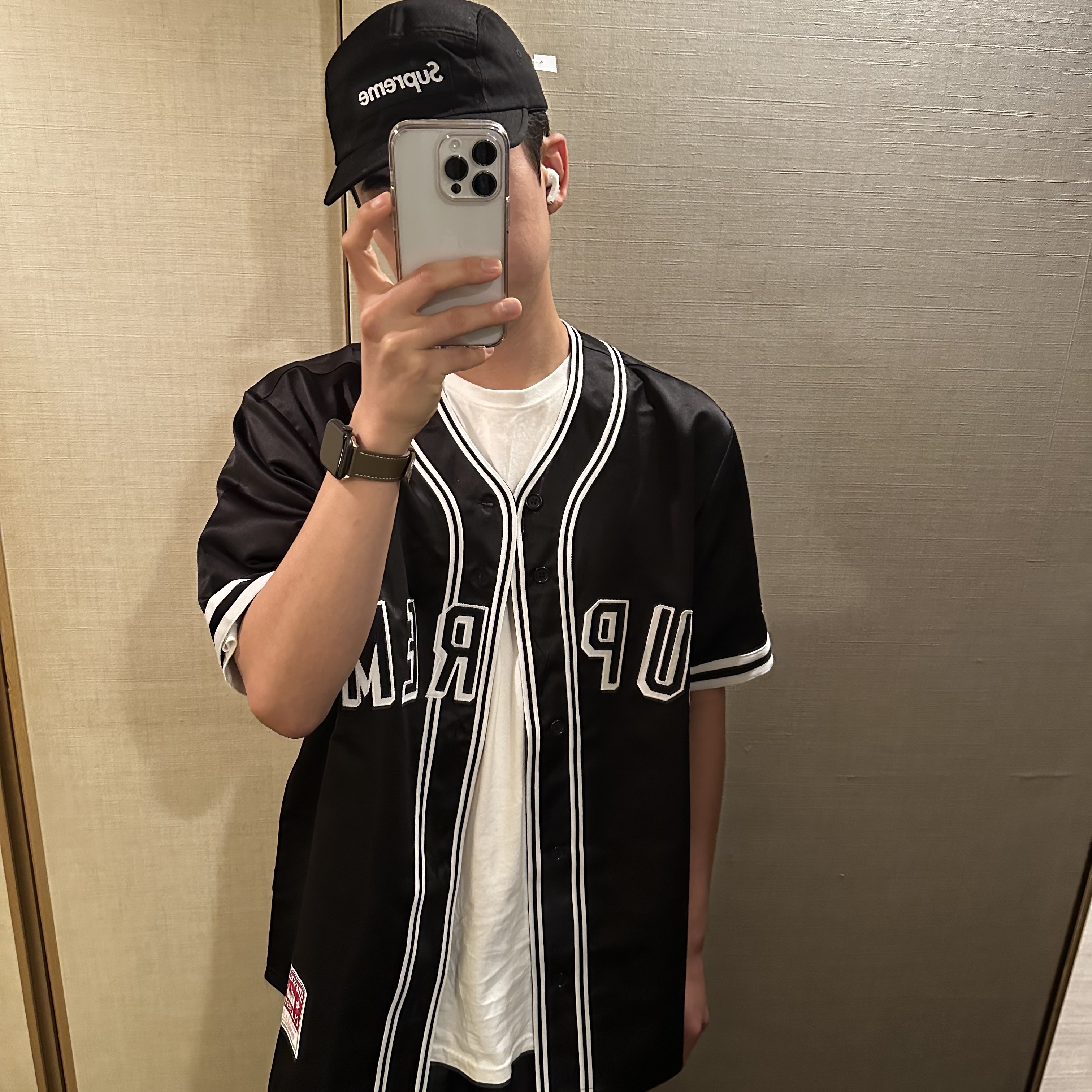 Supreme Mitchell & Ness Satin Baseball Jersey Black - 23SS, Supreme Washed Chino Twill Camp Cap Black 착용 스타일