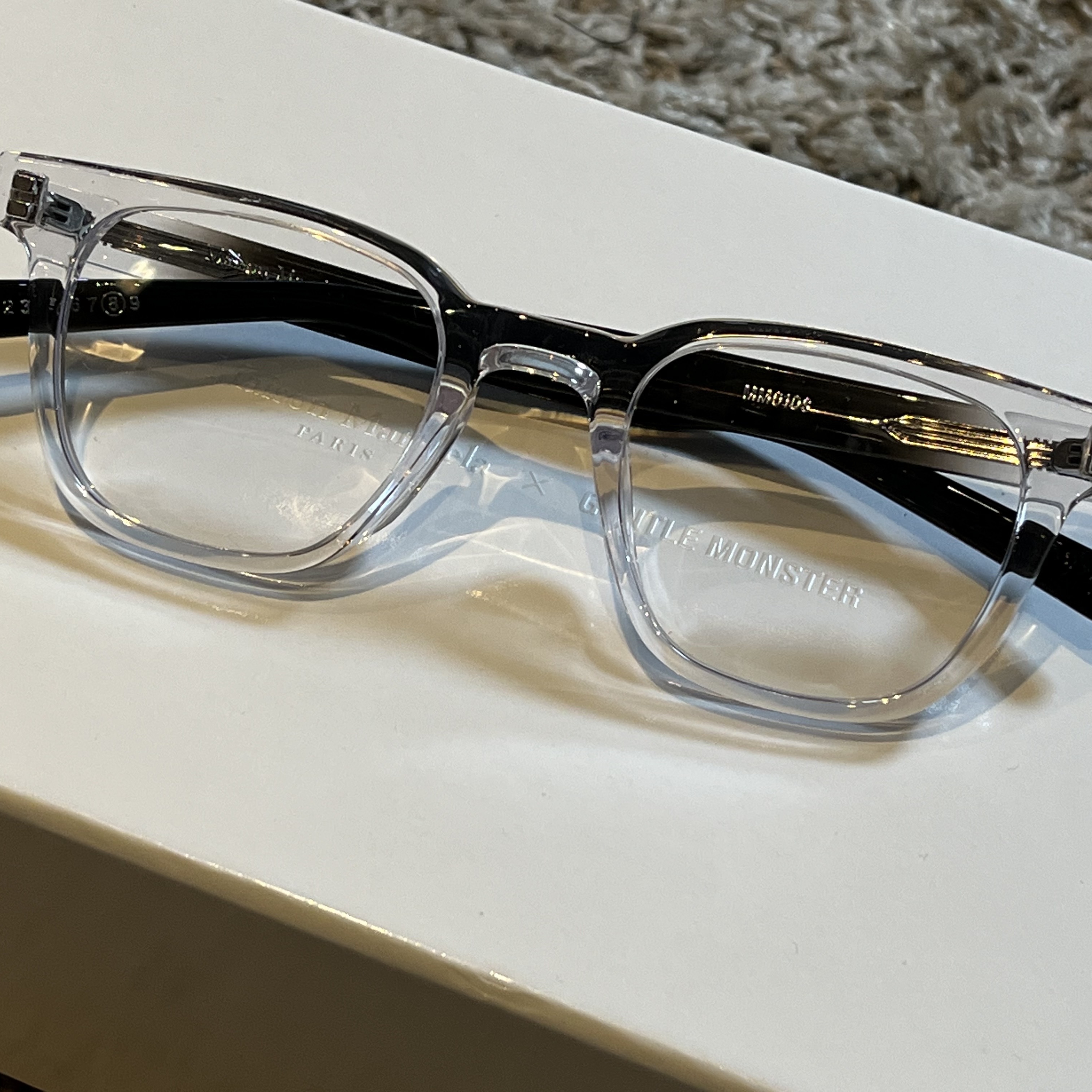 Gentle Monster x Maison Margiela MM010S Clear Black Gradient 착용 스타일
