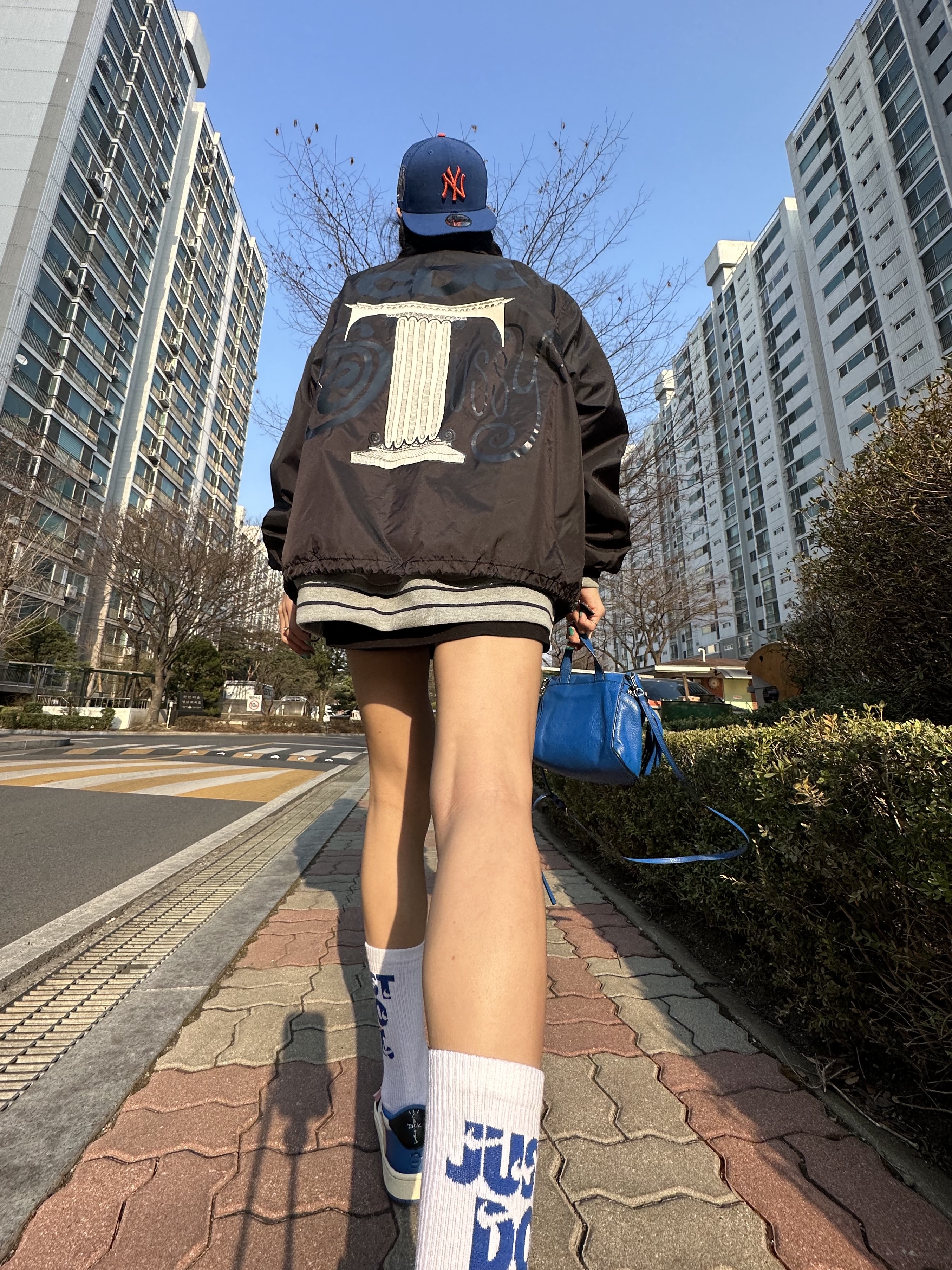 Jordan 1 x Travis Scott x Fragment Retro Low OG SP Military Blue, CDG x Stussy Coach Jacket Black 착용 스타일 - 2