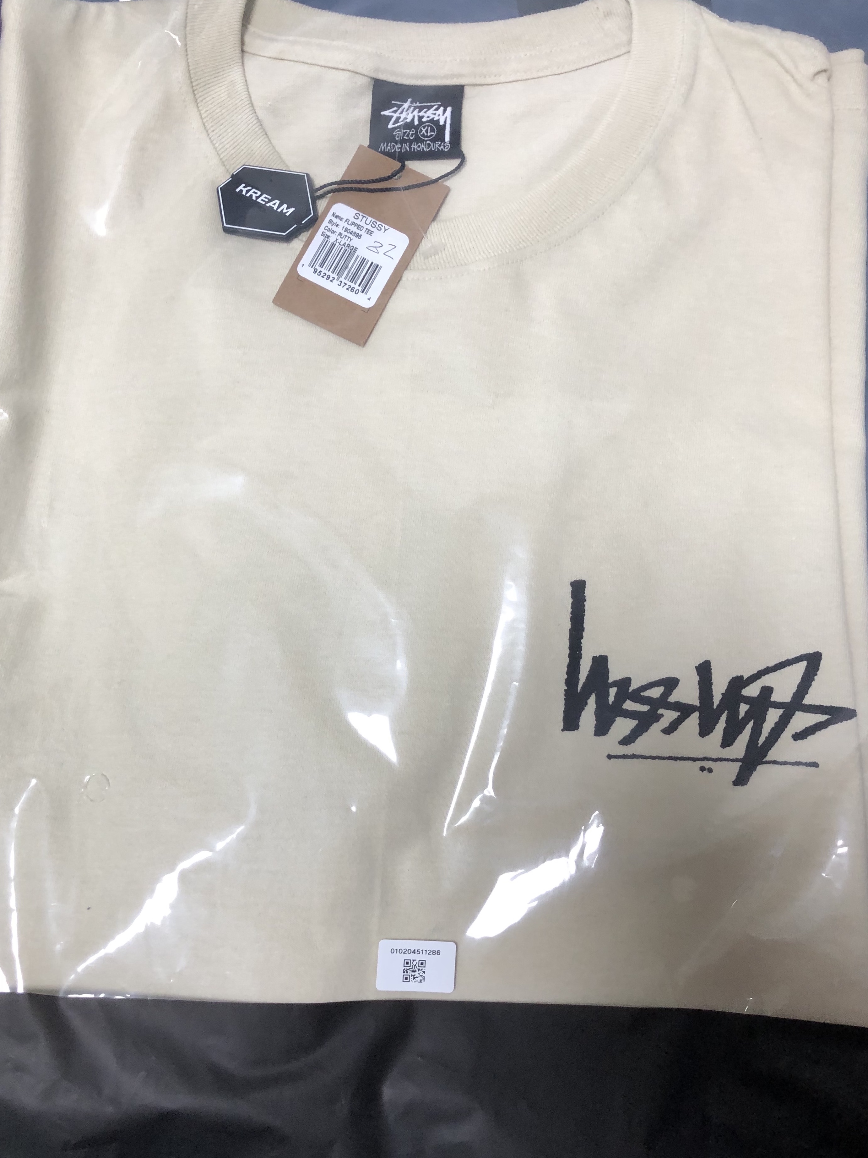 Stussy Flipped T-Shirt Putty 착용 스타일