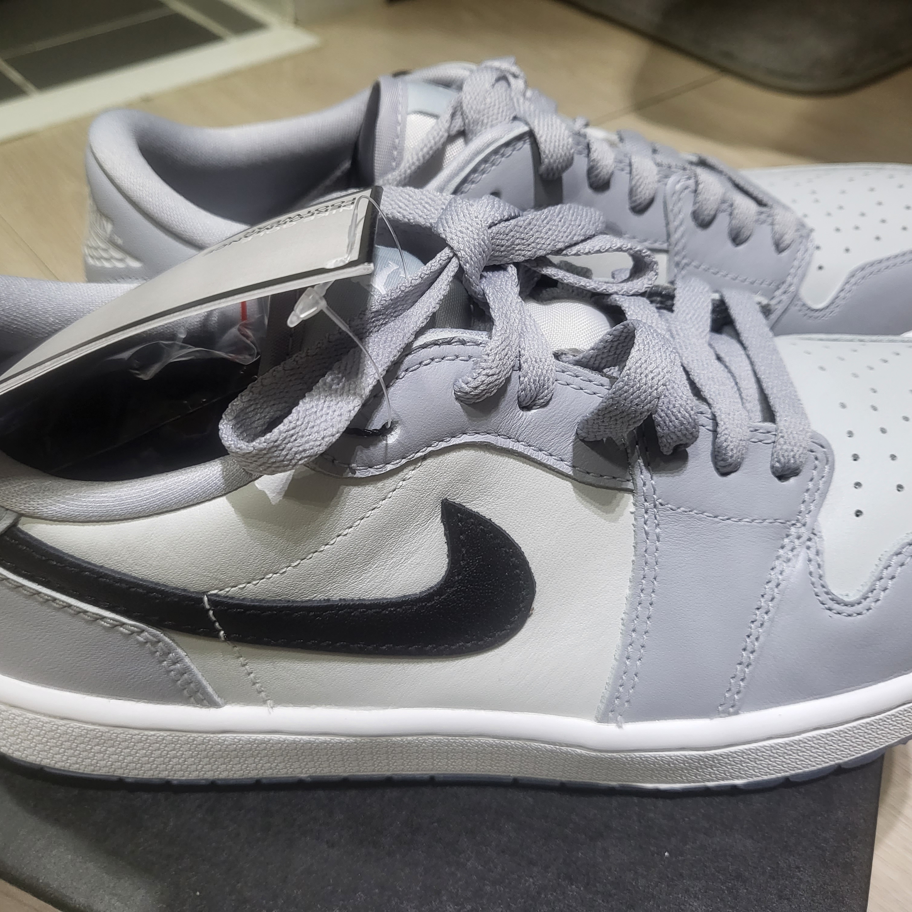 Jordan 1 Low Golf Wolf Grey 착용 스타일 - 2