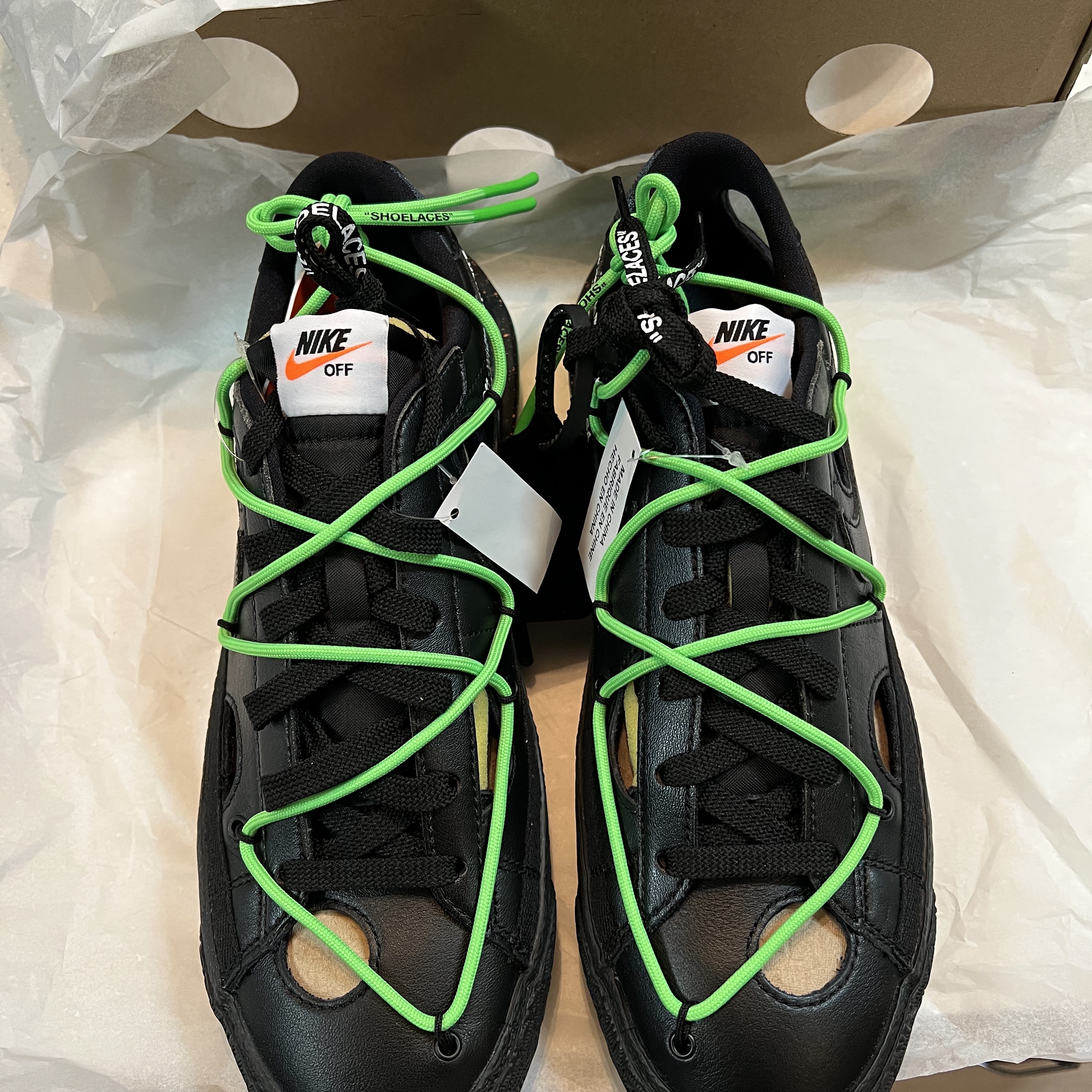 Nike x Off-White Blazer Low '77 Black and Electro Green 착용 스타일