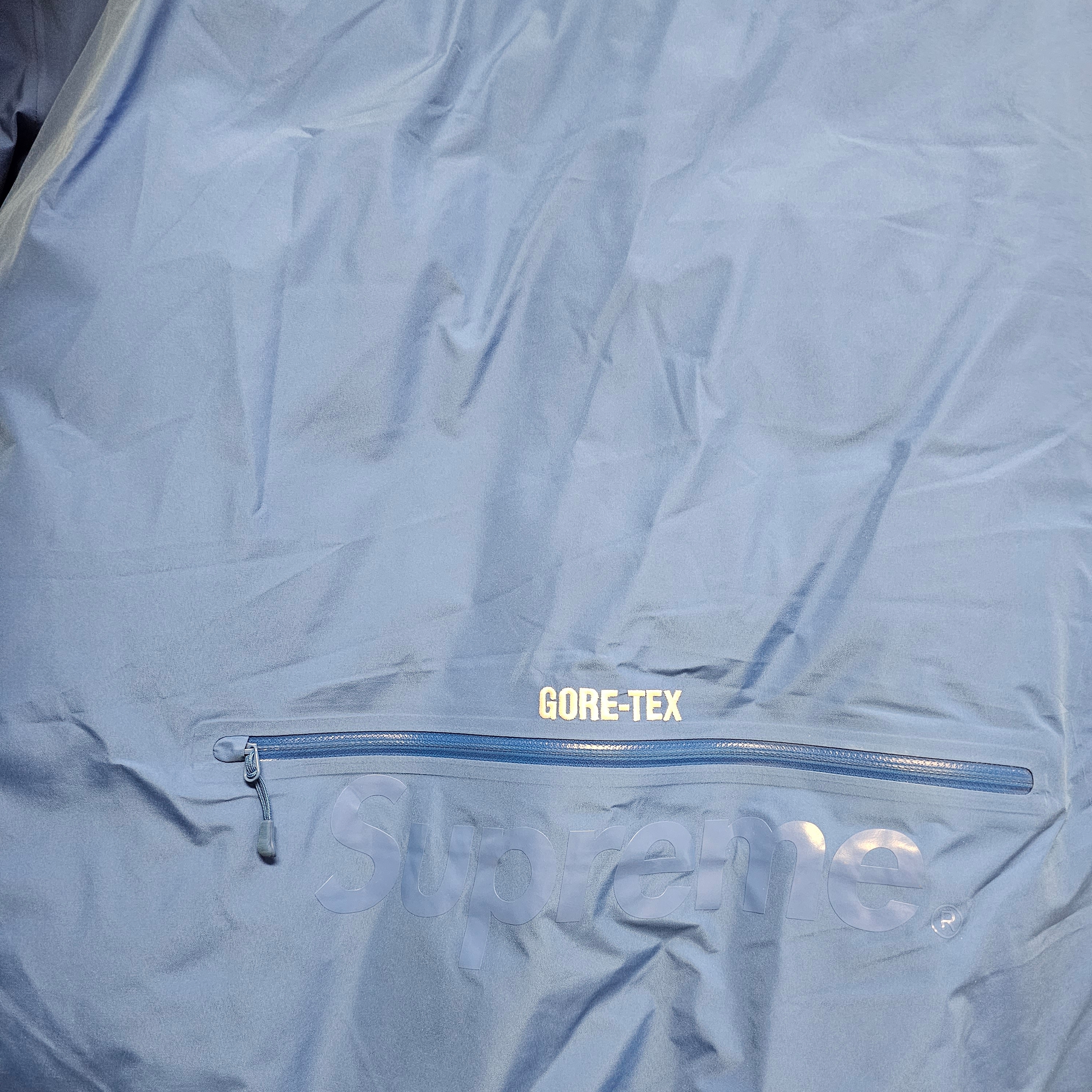 Supreme Gore-Tex 700-Fill Down Parka Blue - 22FW 착용 스타일 - 2
