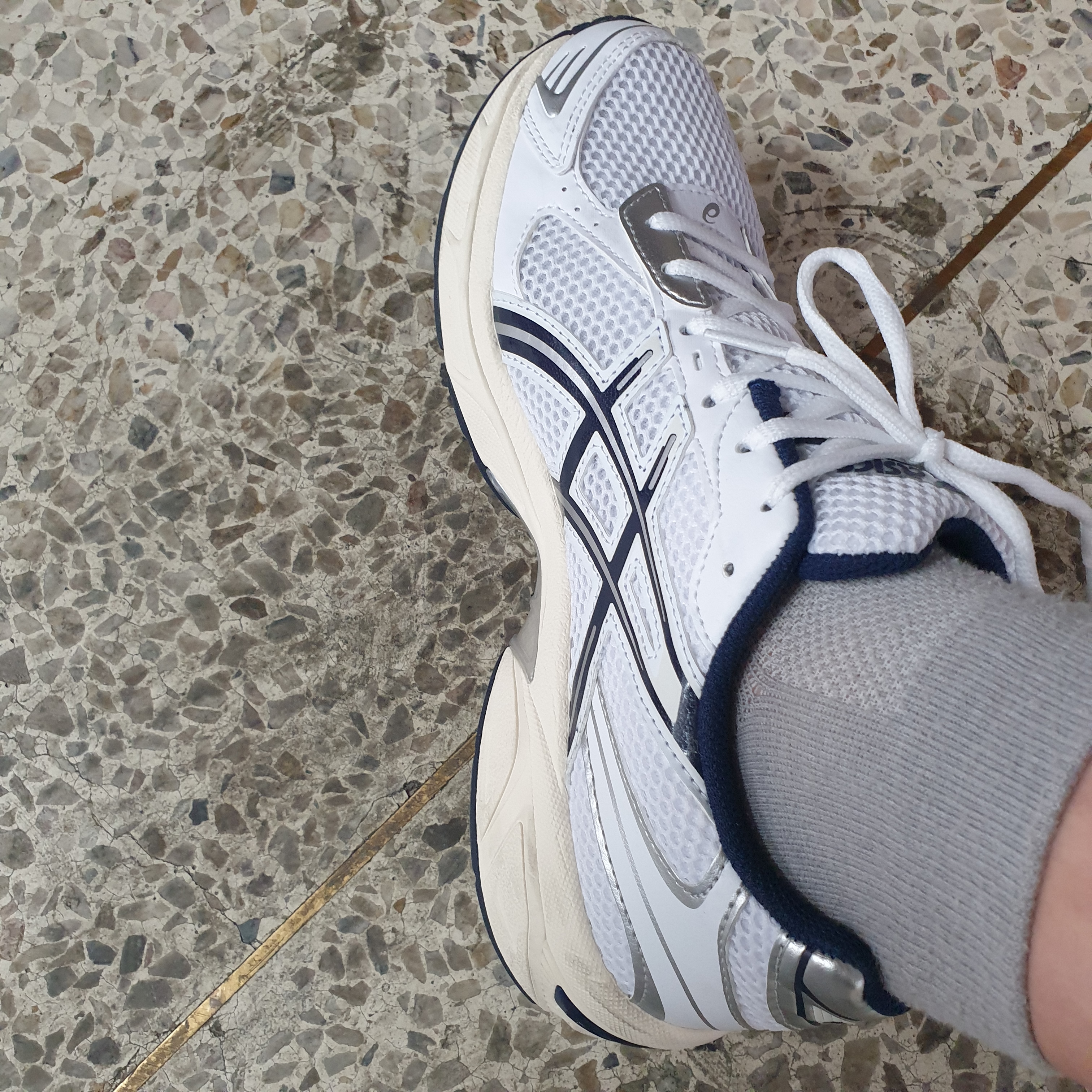 (W) Asics Gel-1130 White Midnight 착용 스타일 - 2