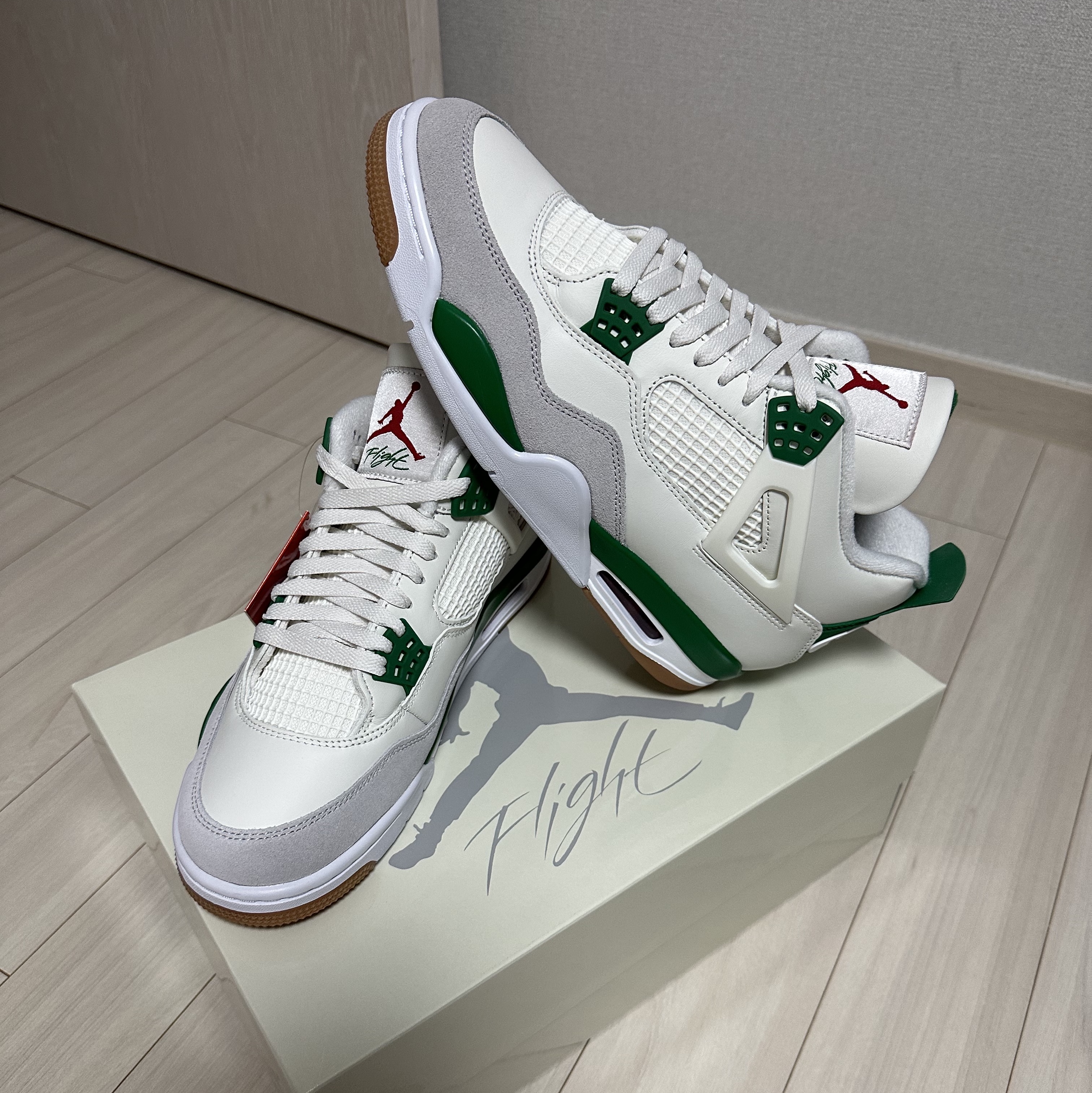 Jordan 4 x Nike SB Retro SP Pine Green 착용 스타일 - 1