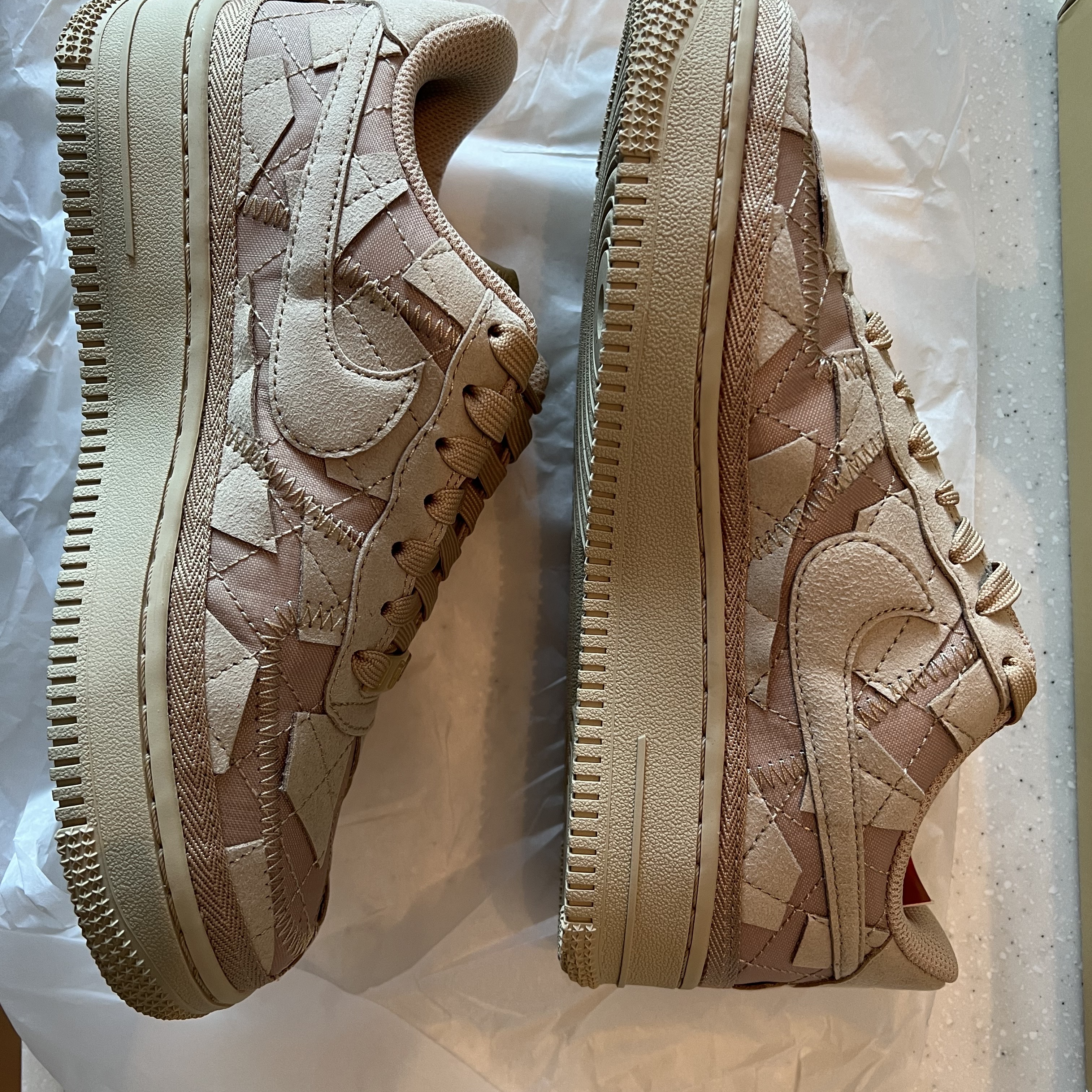 Nike x Billie Eilish Air Force 1 Low '07 SP Mushroom 착용 스타일