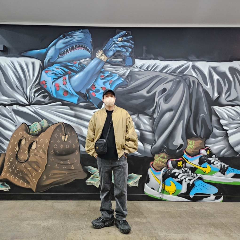 Balenciaga Defender Sneakers Black, Arc'teryx Mantis 2 Waistpack 24K Black 착용 스타일