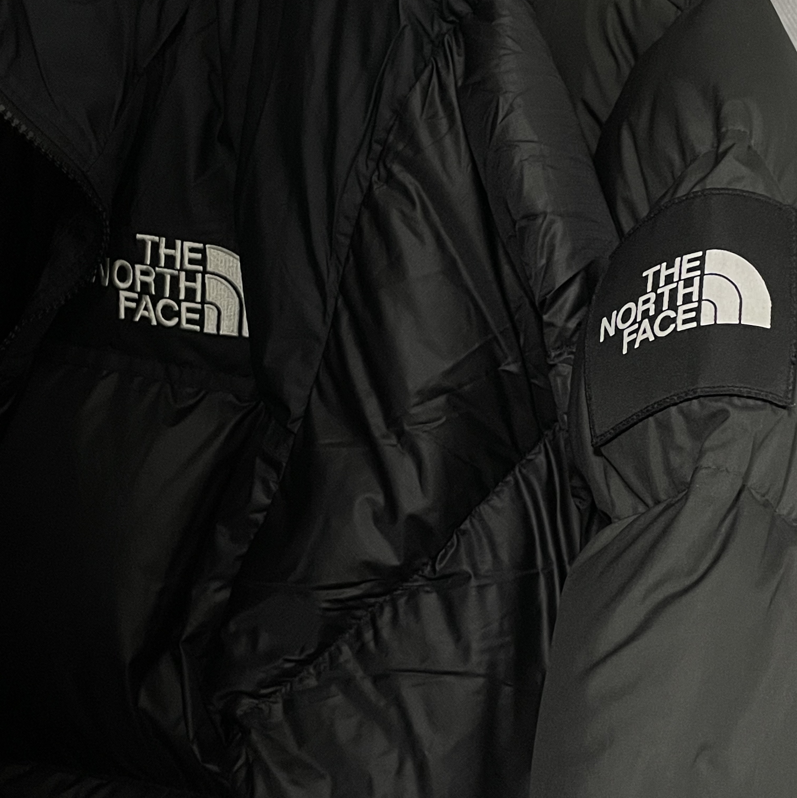 The North Face 1996 Eco Nuptse Jacket Black, The North Face 1992 Nuptse Jacket Charcoal 착용 스타일 - 1