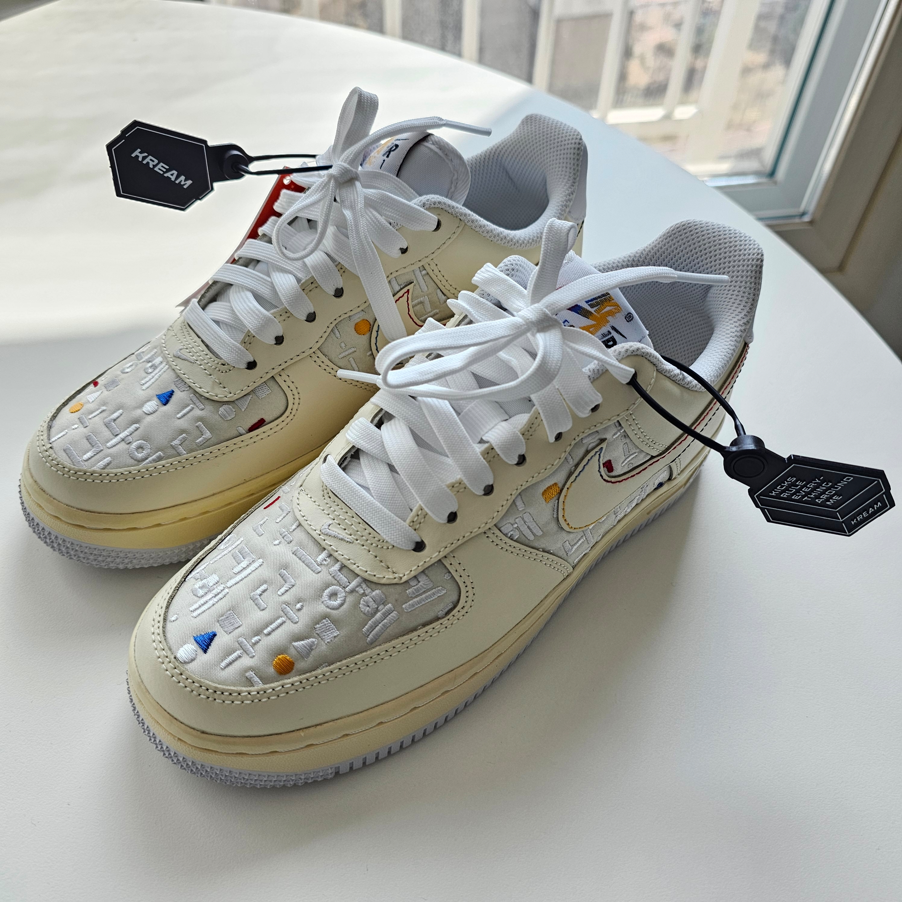 (W) Nike Air Force 1 '07 LV8 Hangul Day 착용 스타일 - 4