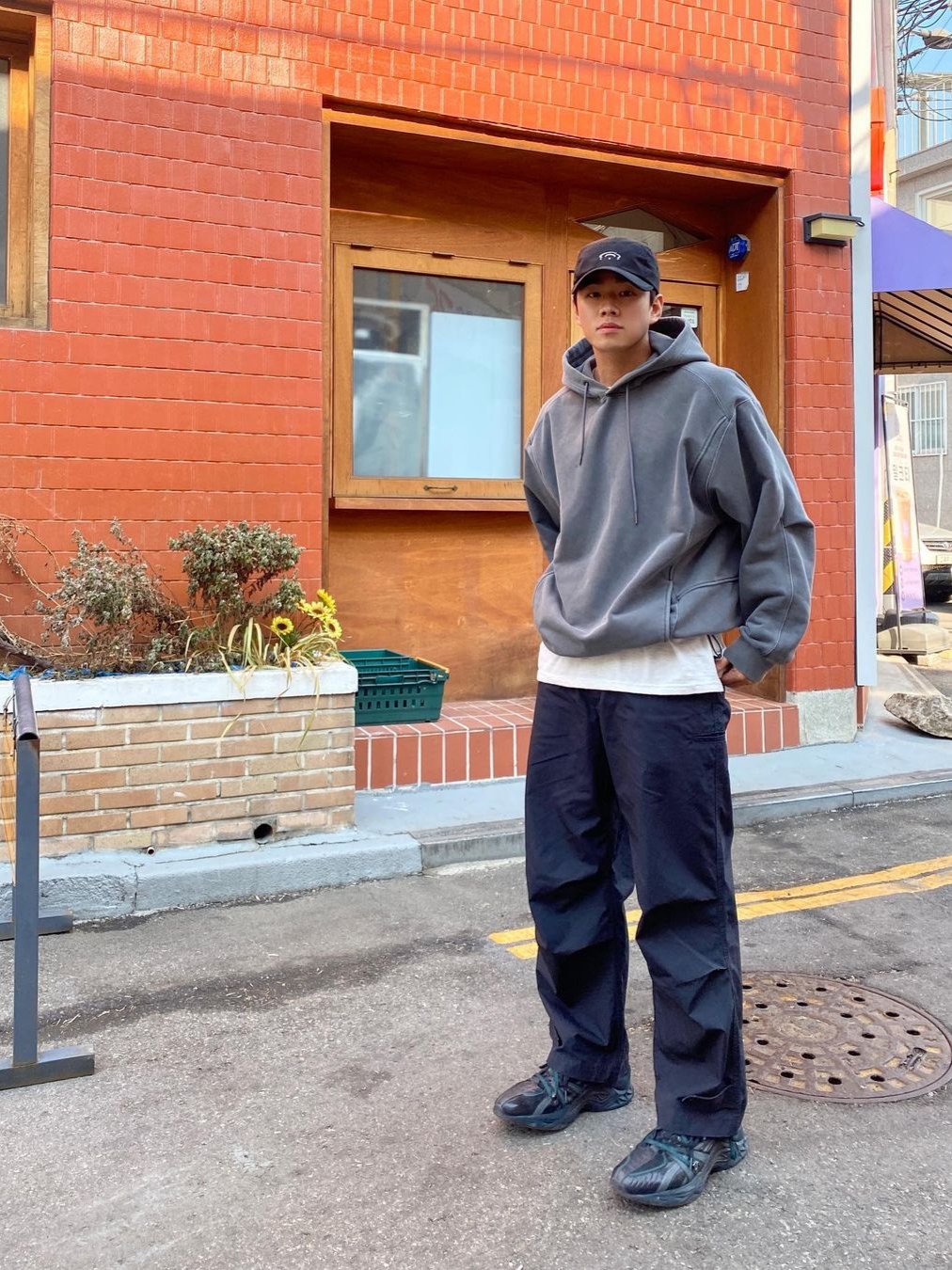 Art Of Field Washed Ball Cap Deep Gray 착용 스타일 - 1