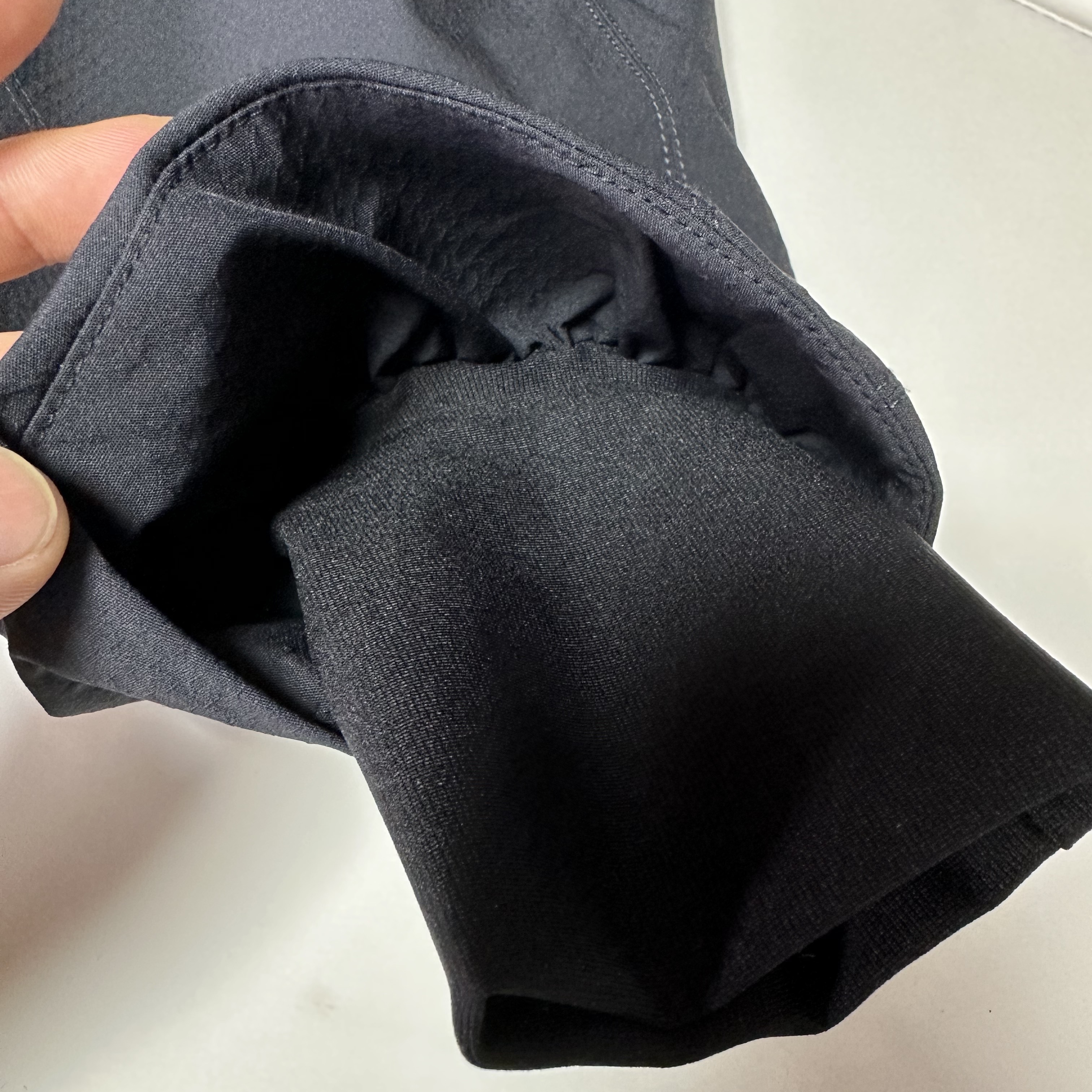Ader Error Plue Windbreaker Noir 착용 스타일 - 3