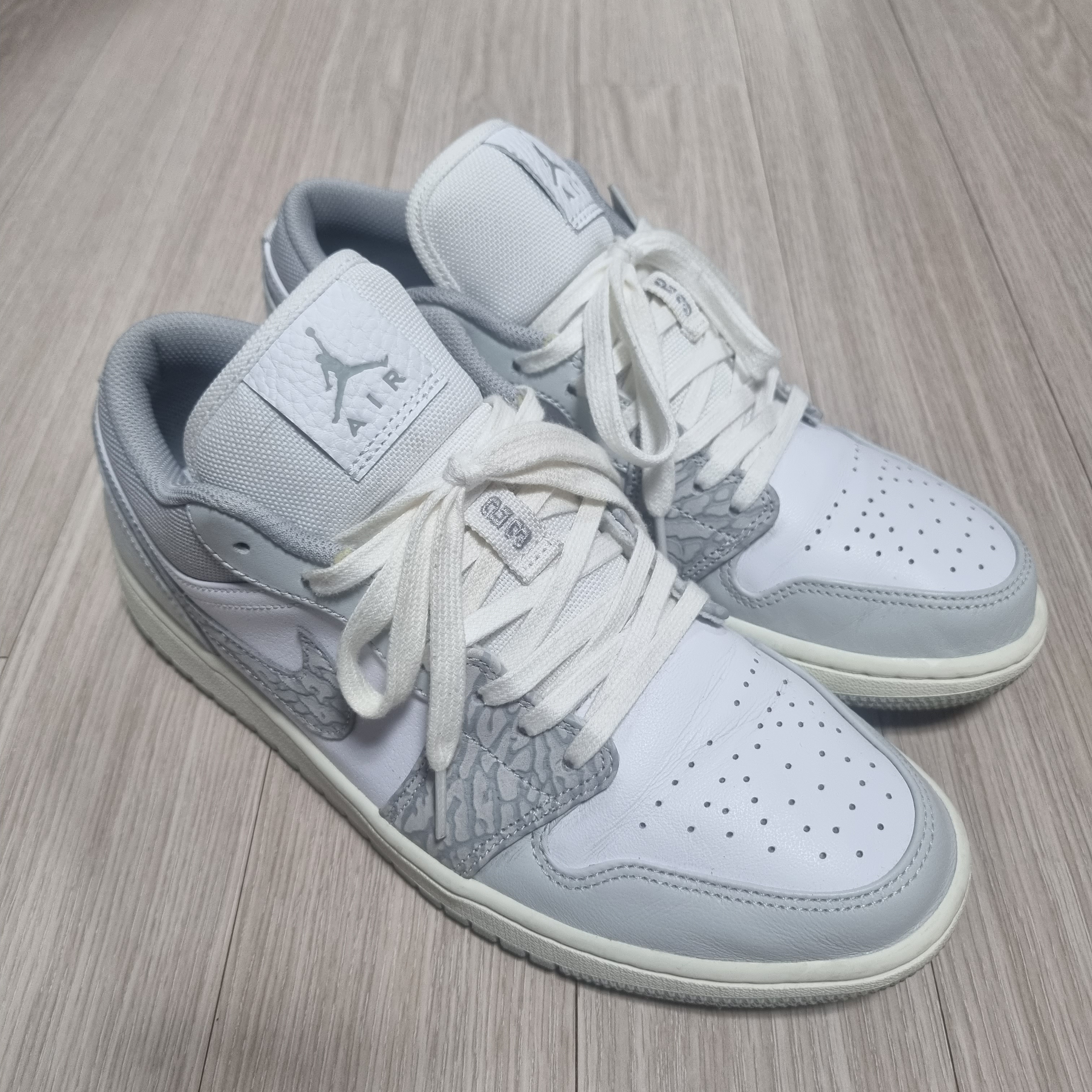 Jordan 1 Low PRM Elephant Print 착용 스타일