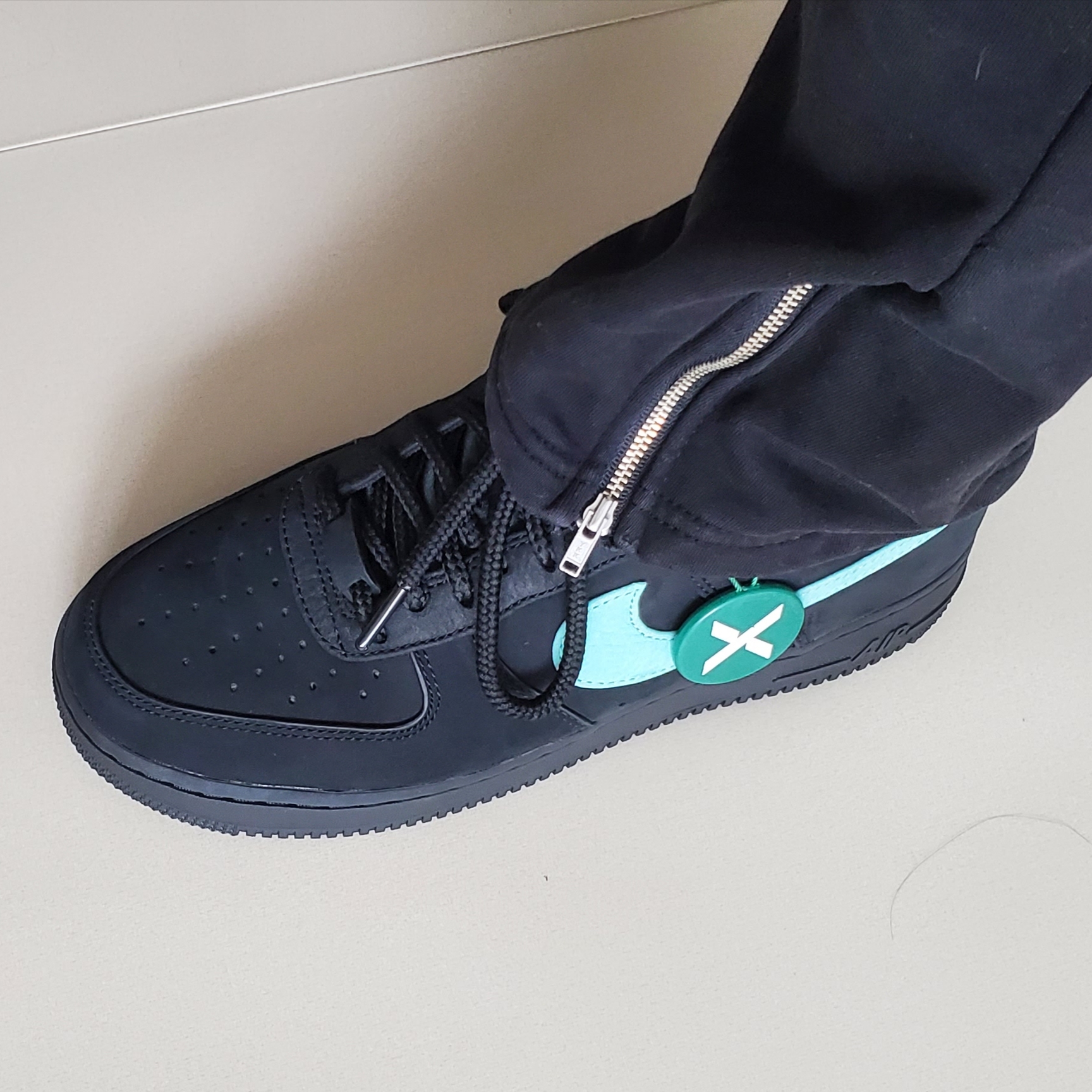 Nike x Tiffany & Co. Air Force 1 Low SP 1837 착용 스타일 - 3