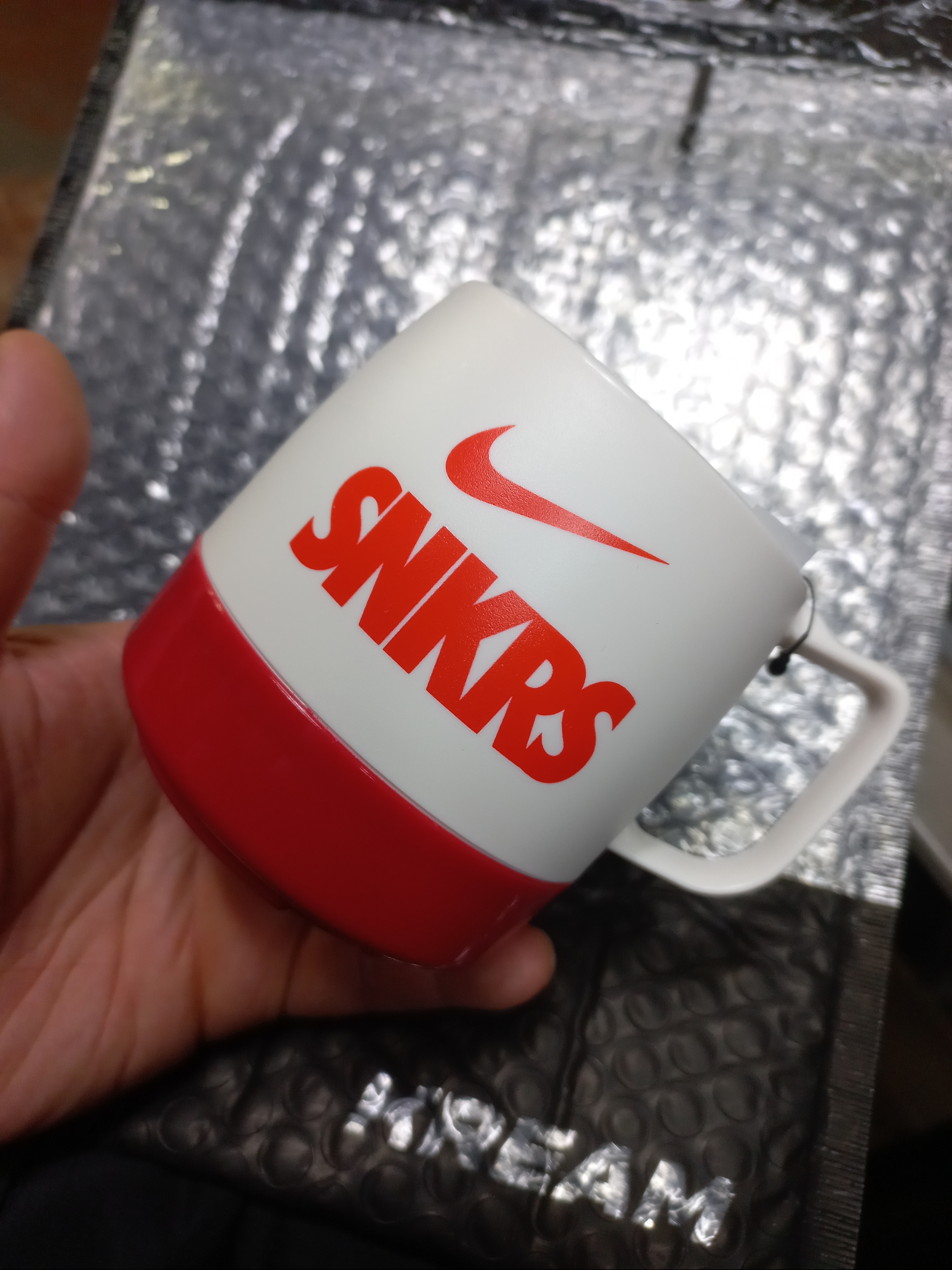 Helinox x Nike SNKRS Lounge Souvenir Dinex Mug White 착용 스타일 - 1