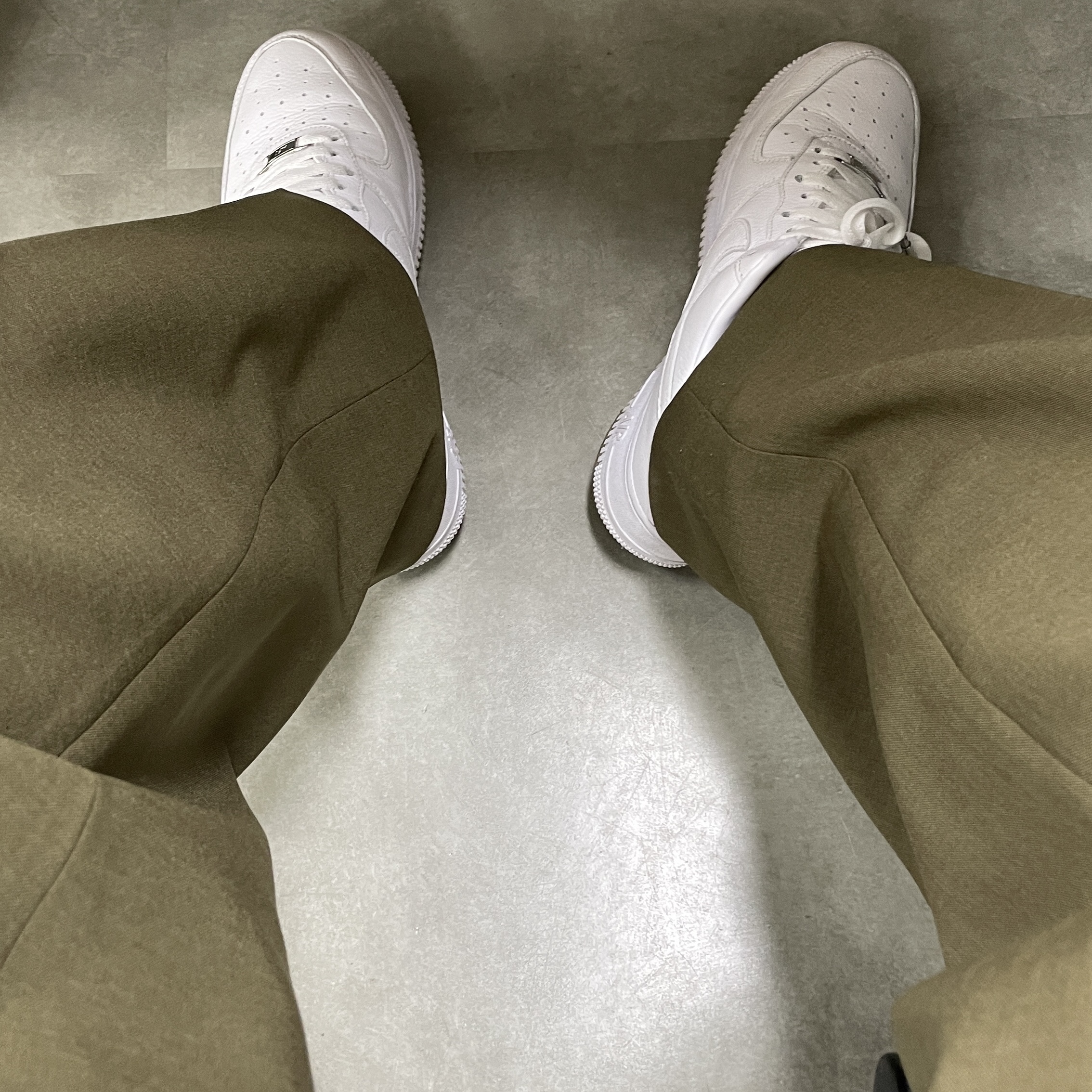 Nike x Drake Nocta Air Force 1 Low SP Certified Lover Boy White, Uniqlo x Marni Wide Fit Pleated Trousers Olive 착용 스타일