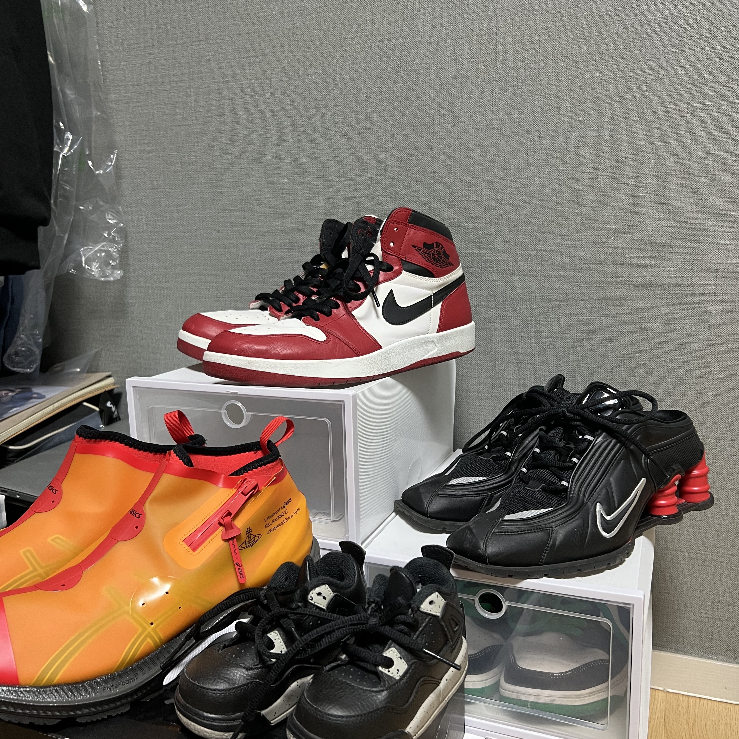 Asics x Vivienne Westwood Gel-Kayano 27 LTX Citrus, Apple AirPods Max Lightning Green (Korean Ver.) 착용 스타일 - 3