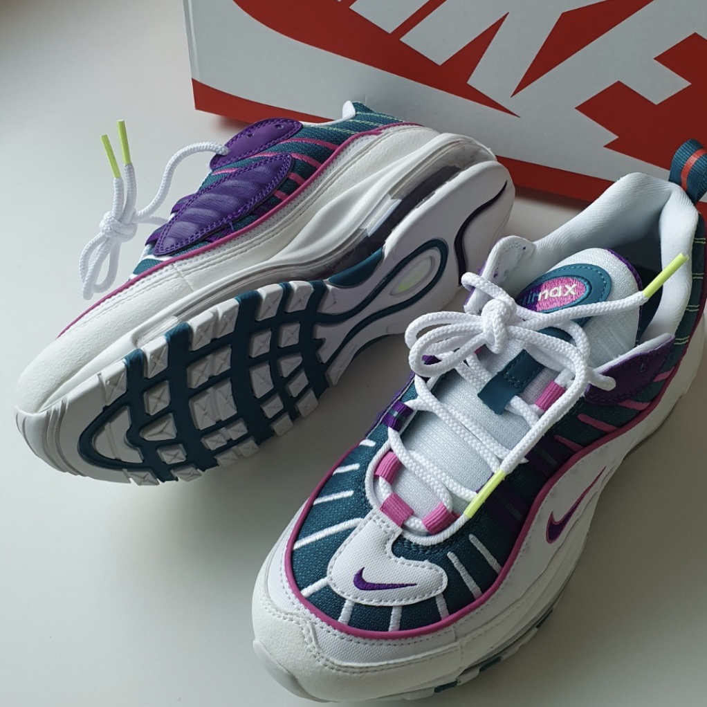 (W) Nike Air Max 98 Bright Spruce Voltage Purple 착용 스타일 - 1