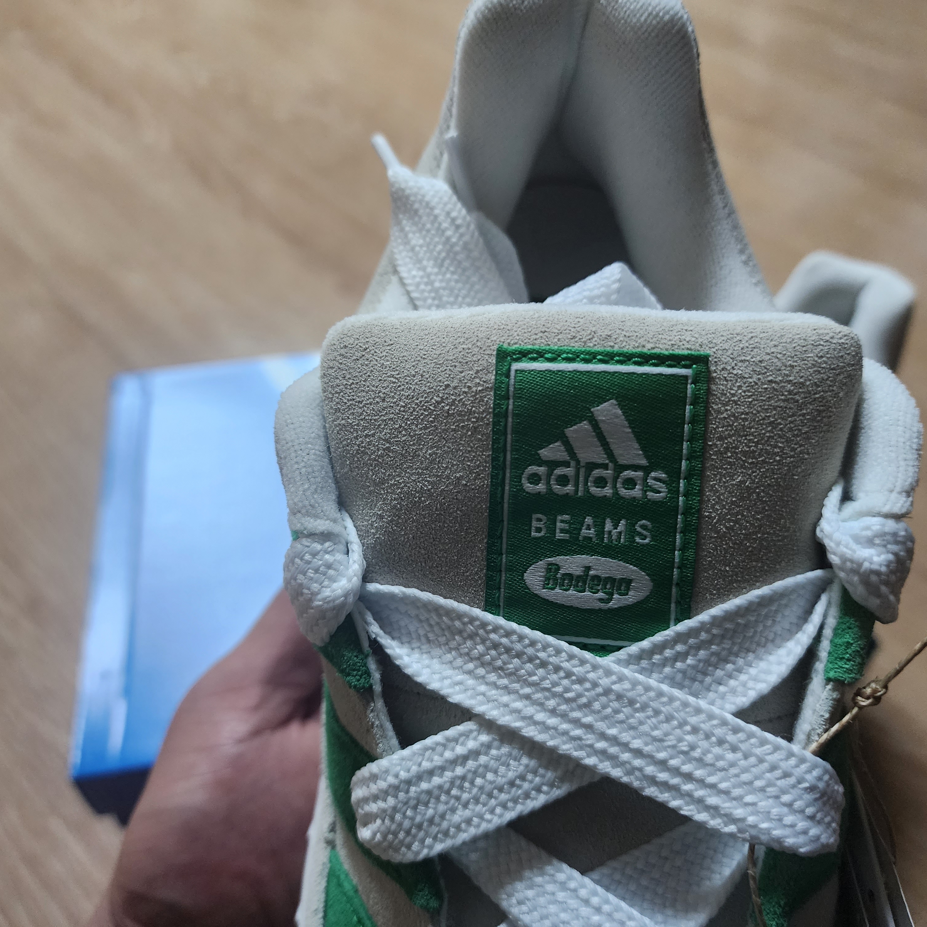 Adidas x Bodega x Beams Adimatic Off White Green 착용 스타일 - 3
