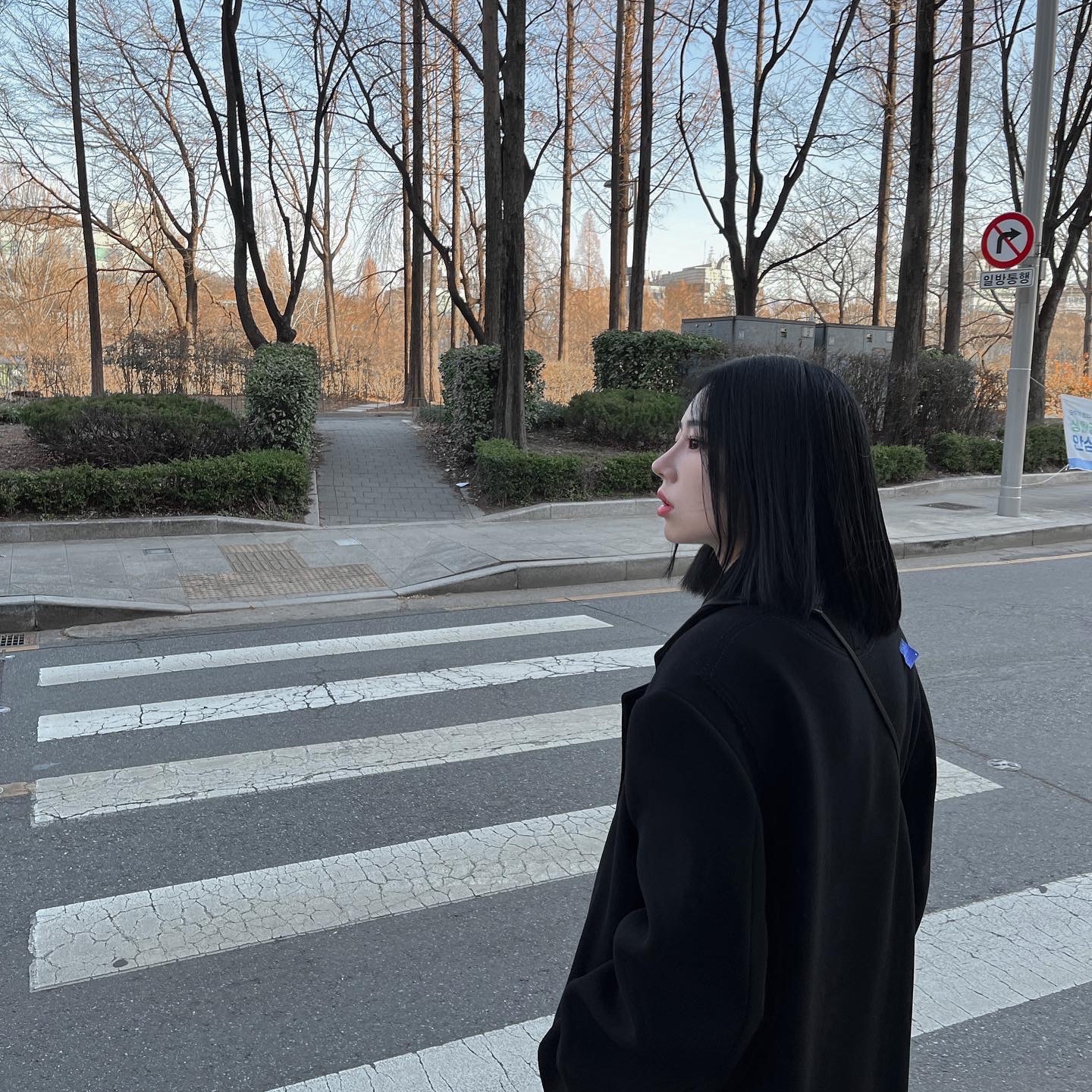 Balenciaga Tyrex Sneakers Black, Zara x Ader Error Oversized Wool Coat Black 착용 스타일 - 2