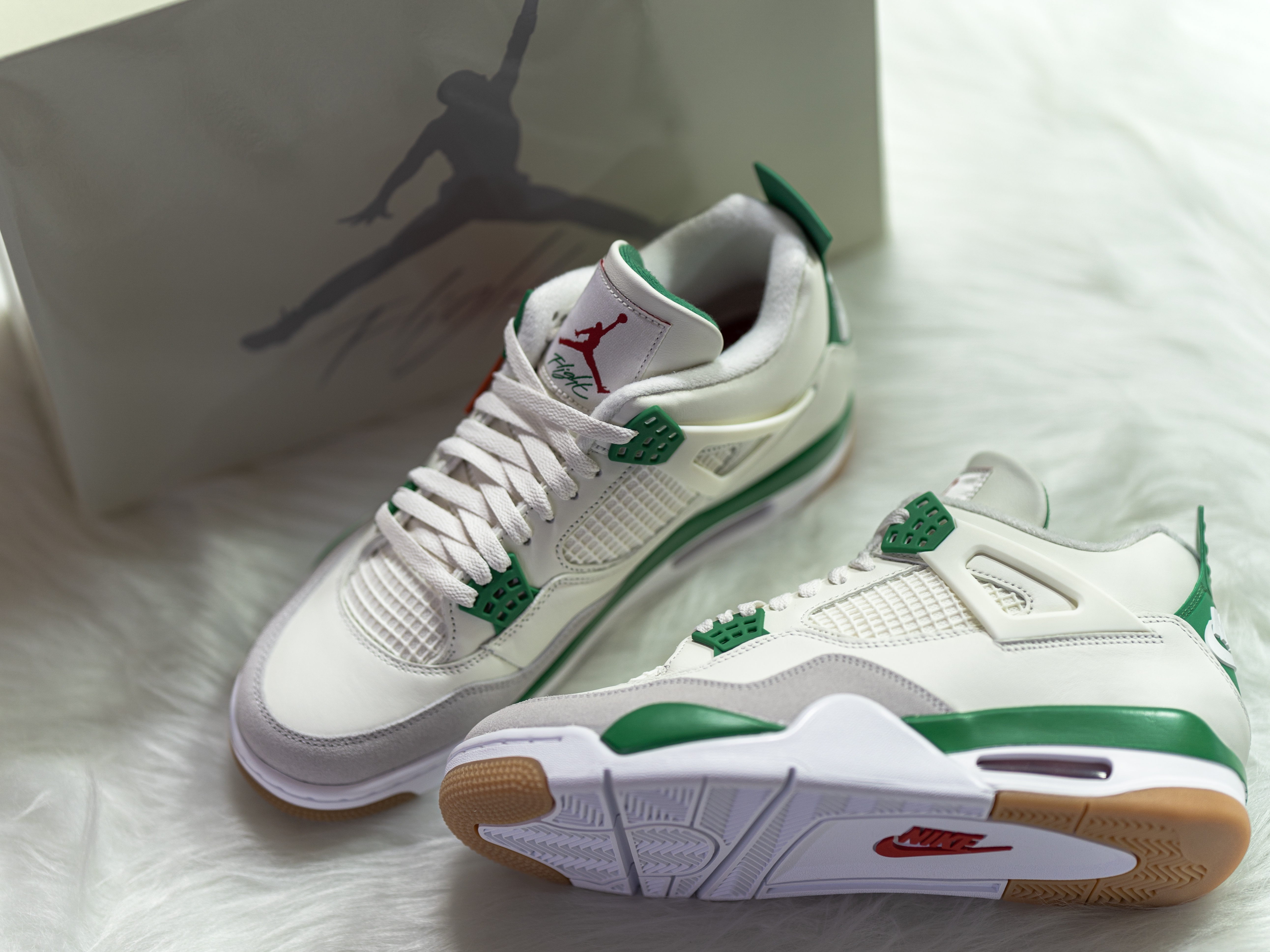 Jordan 4 x Nike SB Retro SP Pine Green 착용 스타일 - 1