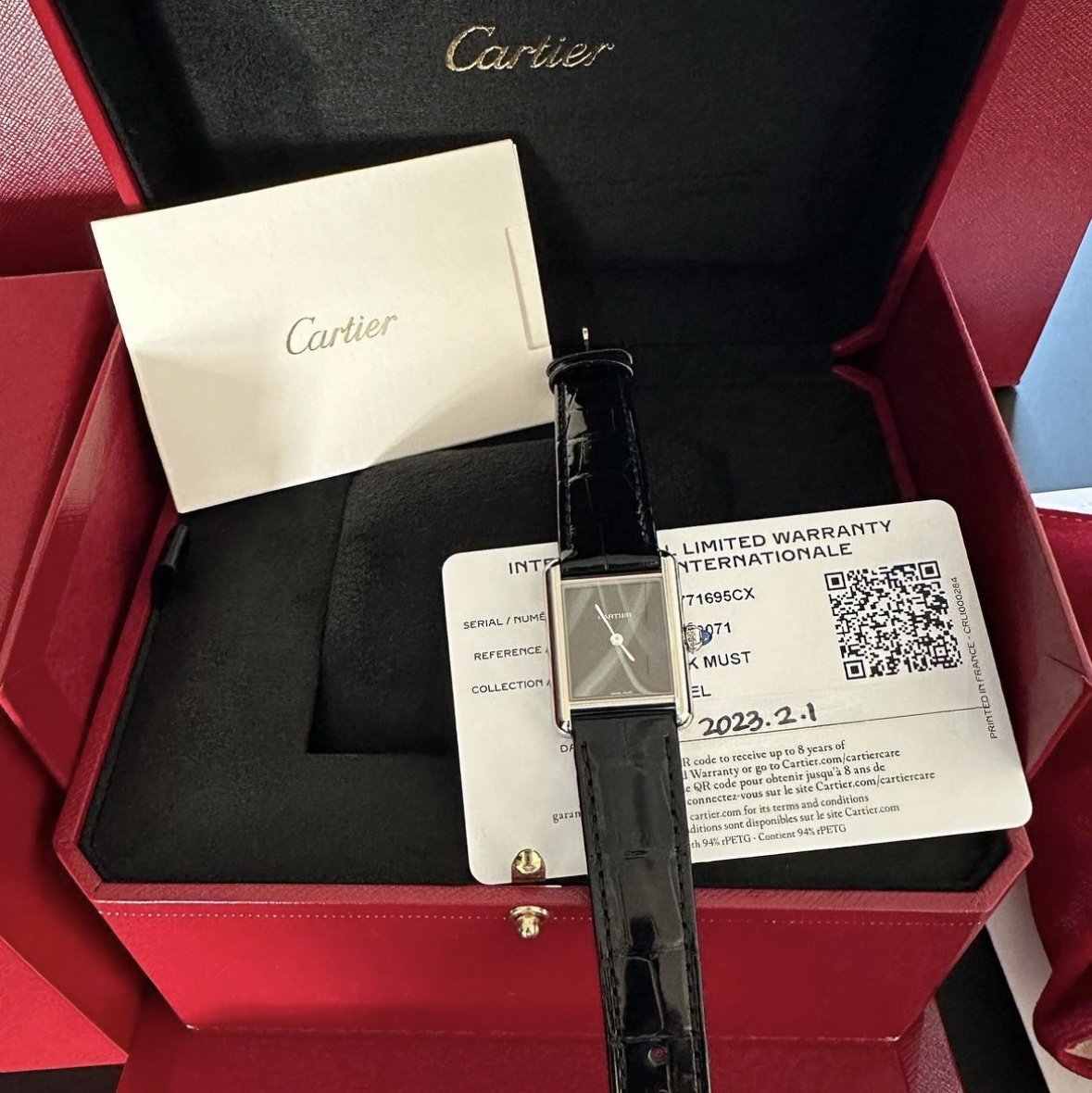 Cartier Tank Must Watch Large Quartz Steel Alligator Skin Black 착용 스타일 - 2