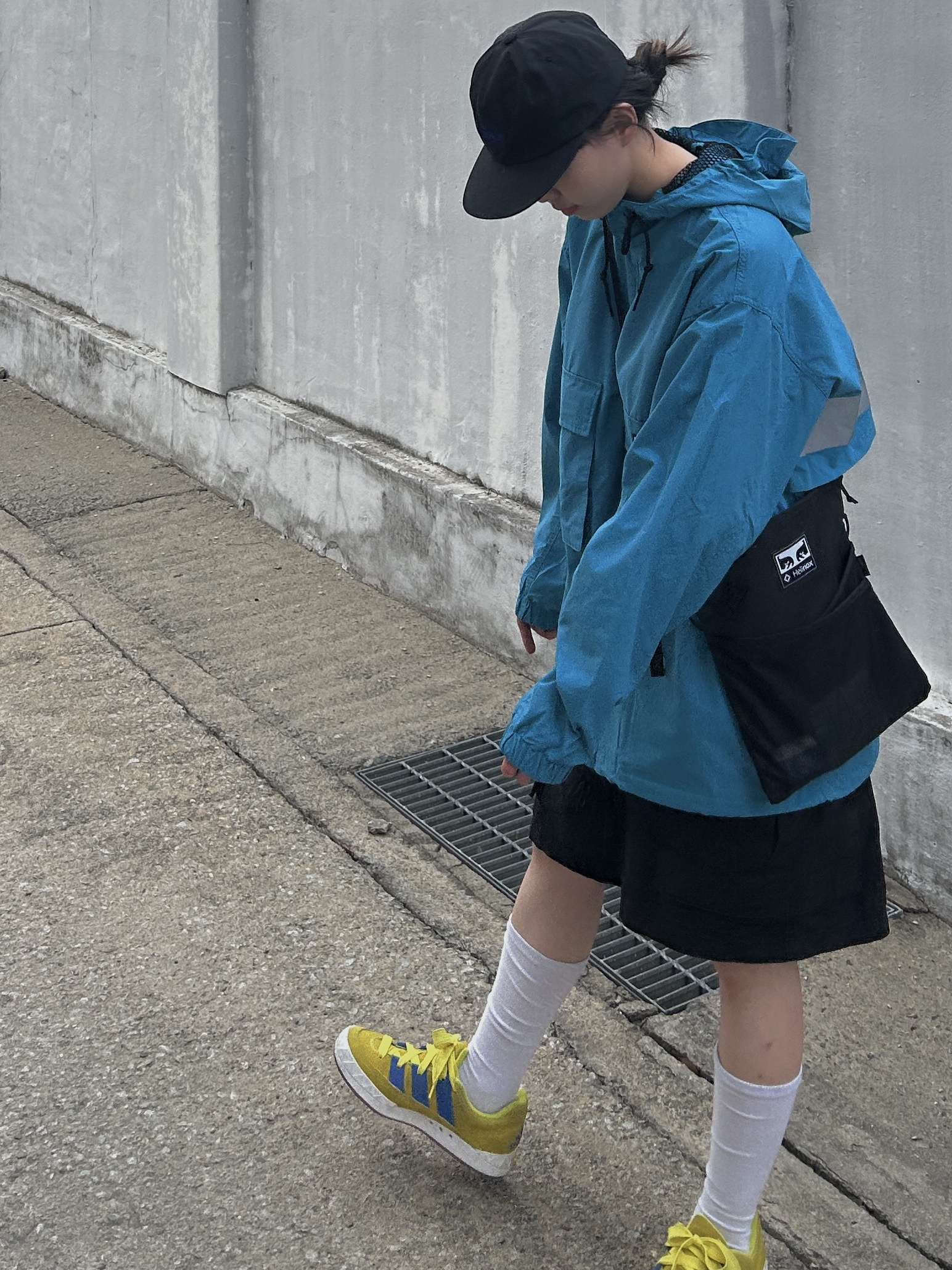 Adidas Adimatic Bright Yellow Blue, Helinox x Obey Sacoche STD 1 Black 착용 스타일 - 2