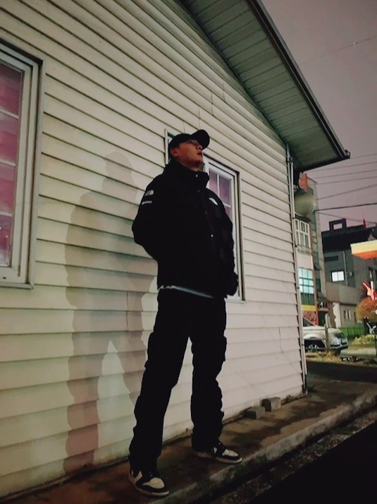 Supreme x The North Face Cargo Jacket Black - 20SS, Jordan 1 Retro High OG Black Mocha 착용 스타일 - 2