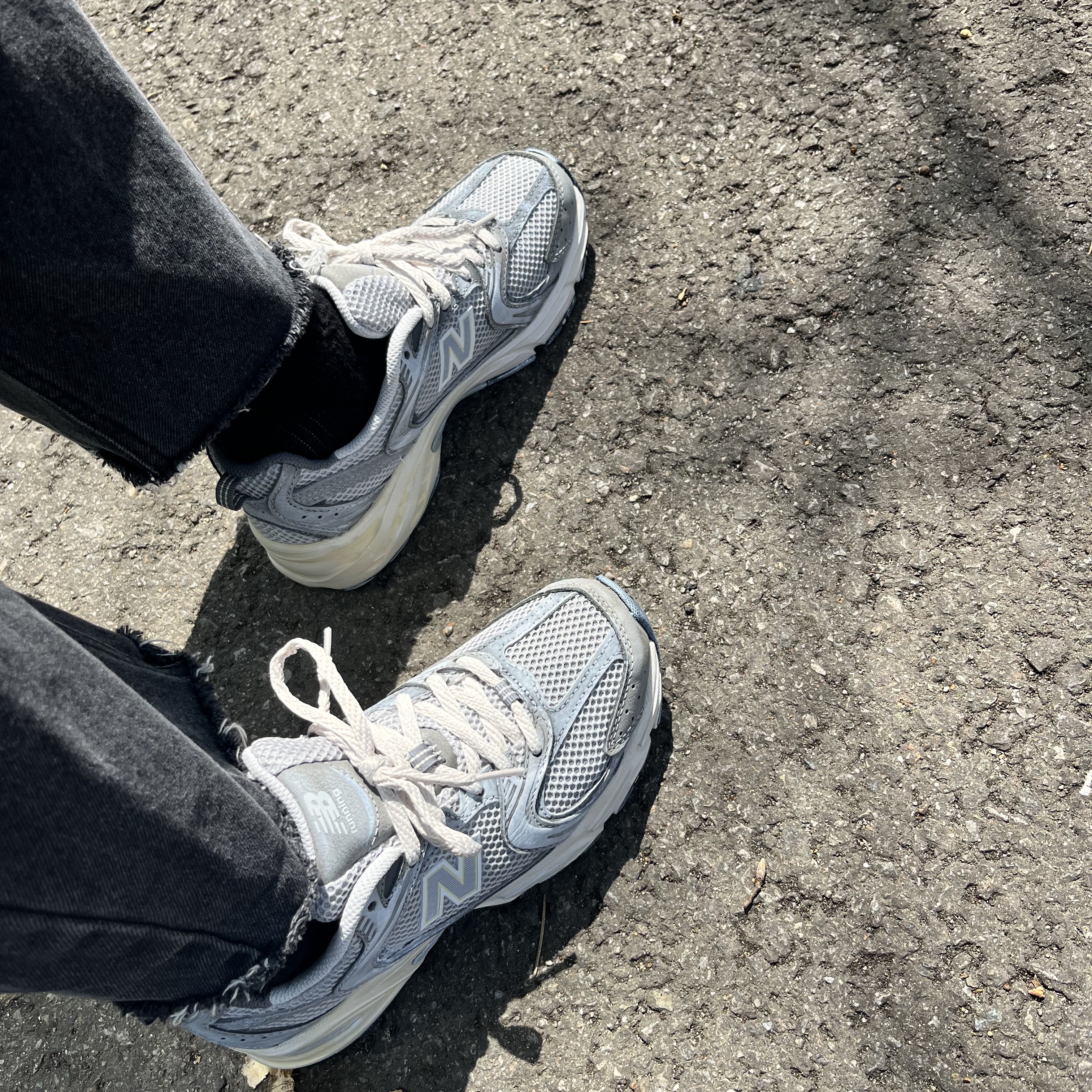 New Balance 530 Premium Vintage Grey Matter 착용 스타일 - 1