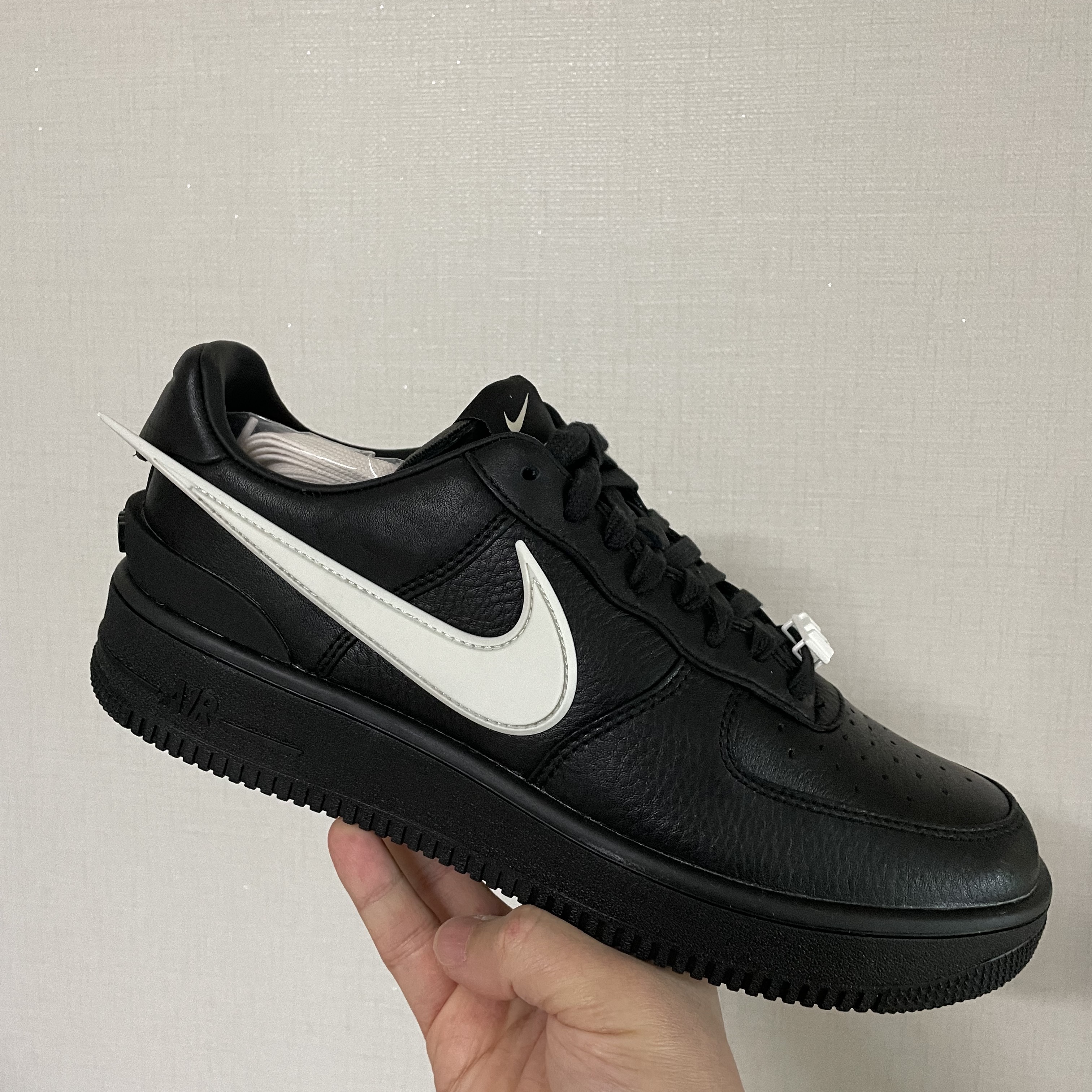 Nike x Ambush Air Force 1 Low SP Black 착용 스타일 - 2