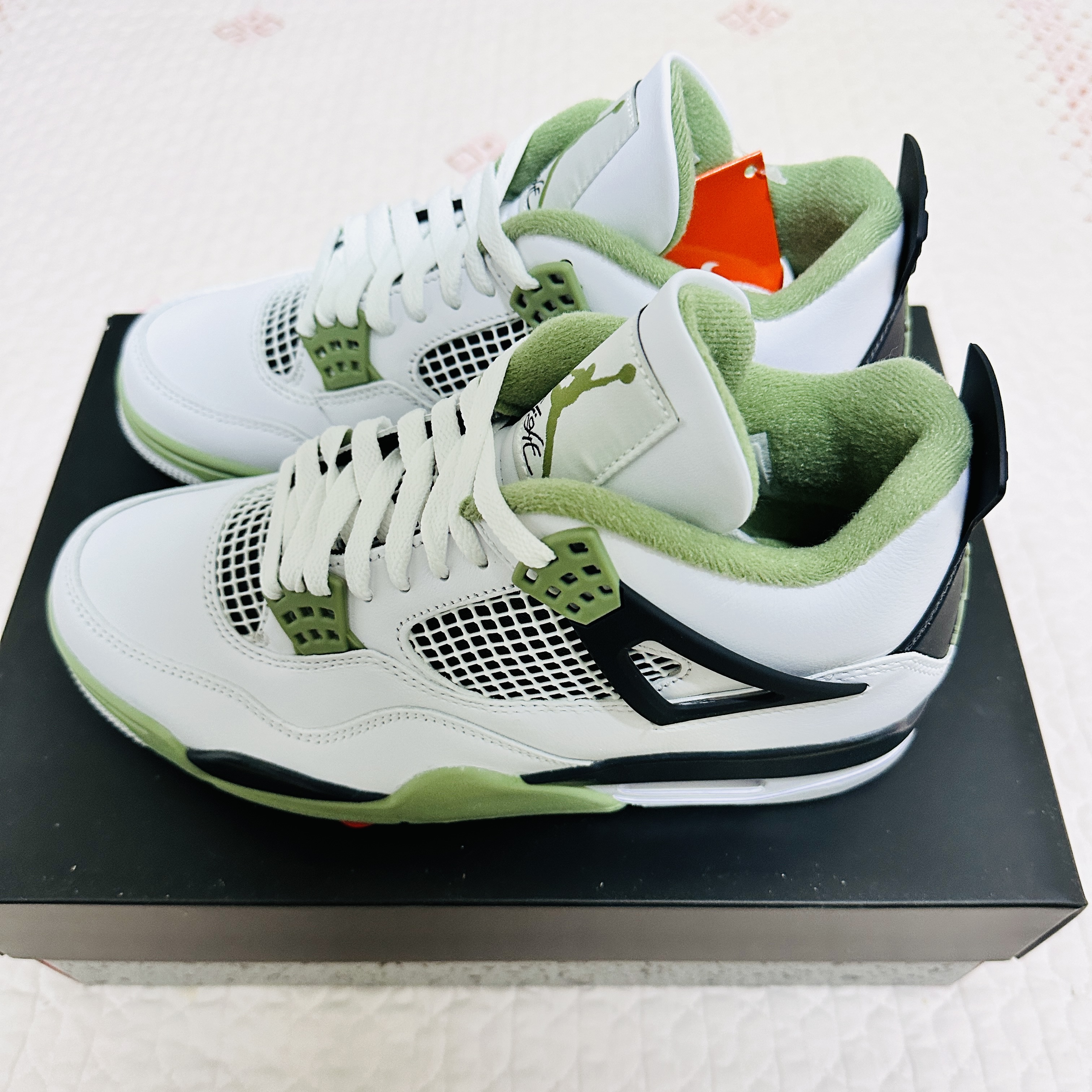 (W) Jordan 4 Retro Oil Green 착용 스타일 - 2