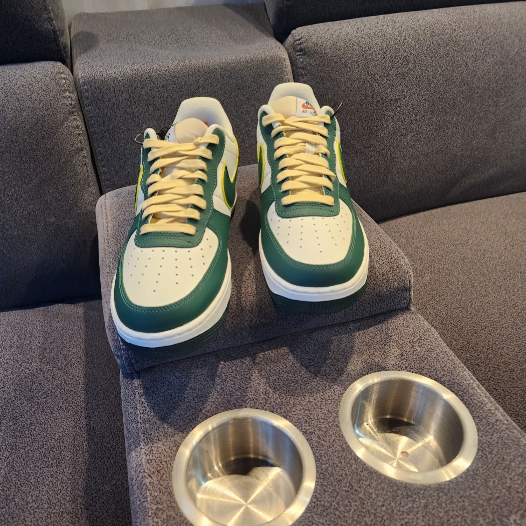 Nike Air Force 1 '07 LV8 Sail Noble Green 착용 스타일 - 1