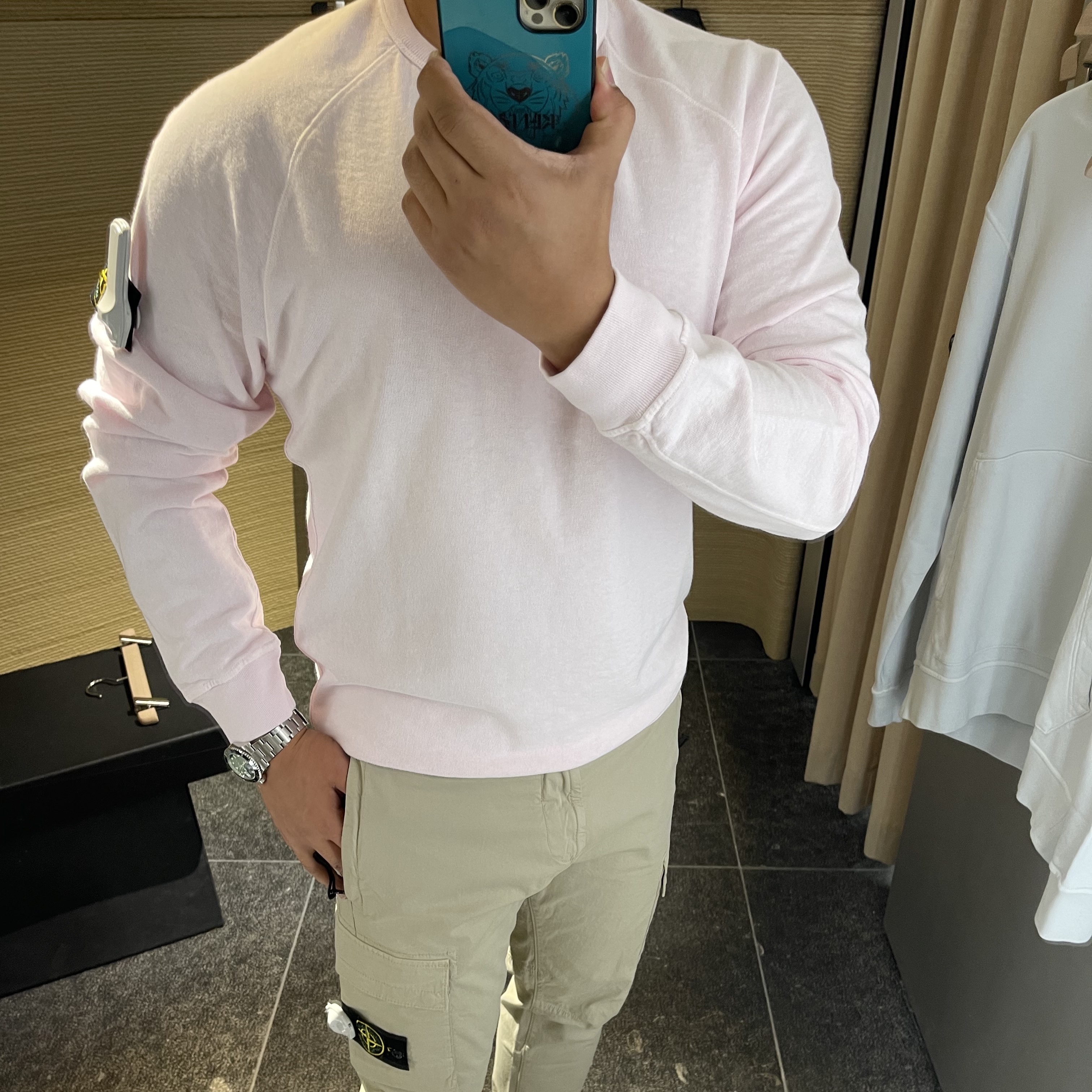 Stone Island 63051 Crewneck Sweatshirt Rose Pink - 22SS 착용 스타일