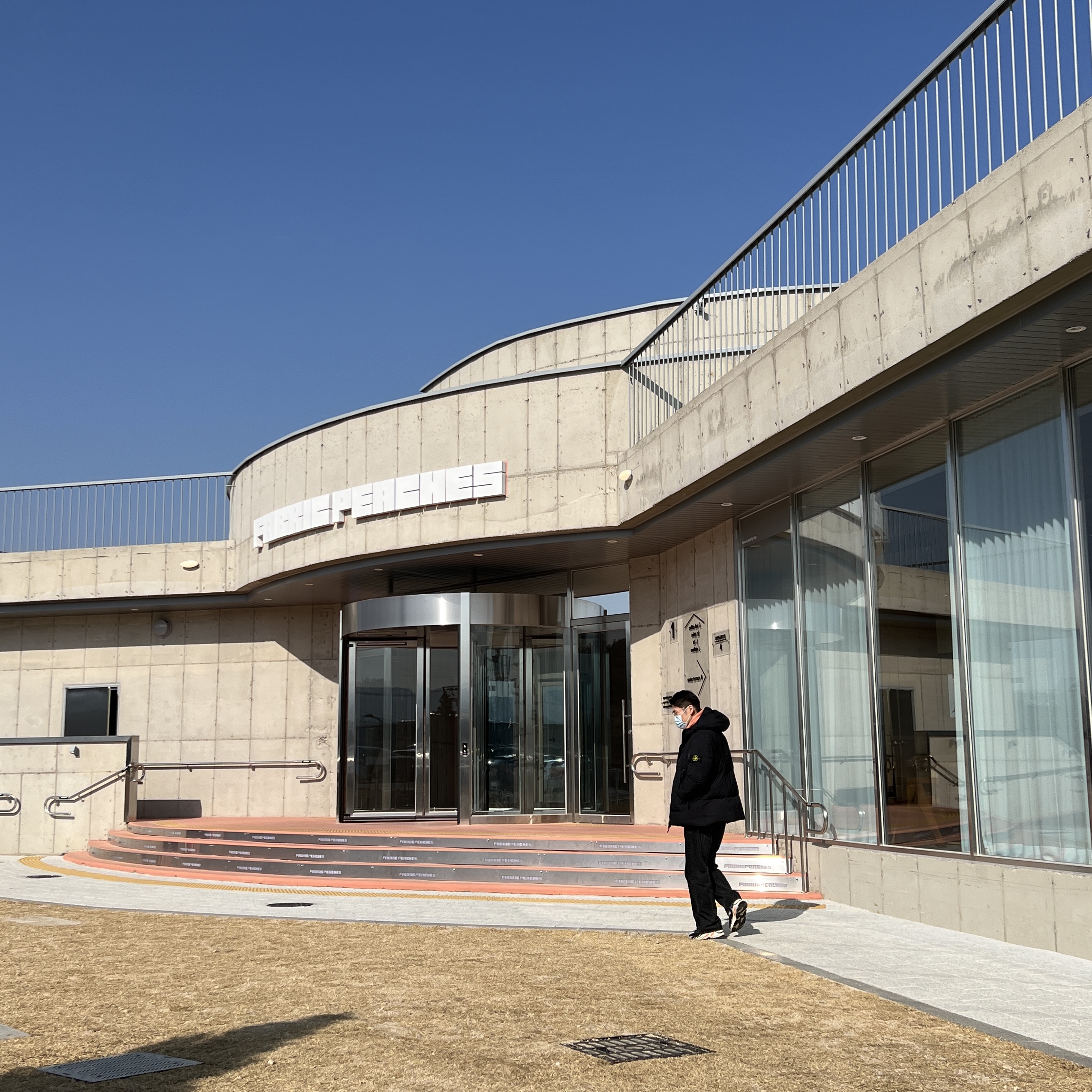 Adidas Yeezy Boost 700 Wave Runner Solid Grey 2021/2022, Stone Island 40123 Garment Dyed Crinkle Reps Down Jacket Black - 21FW 착용 스타일