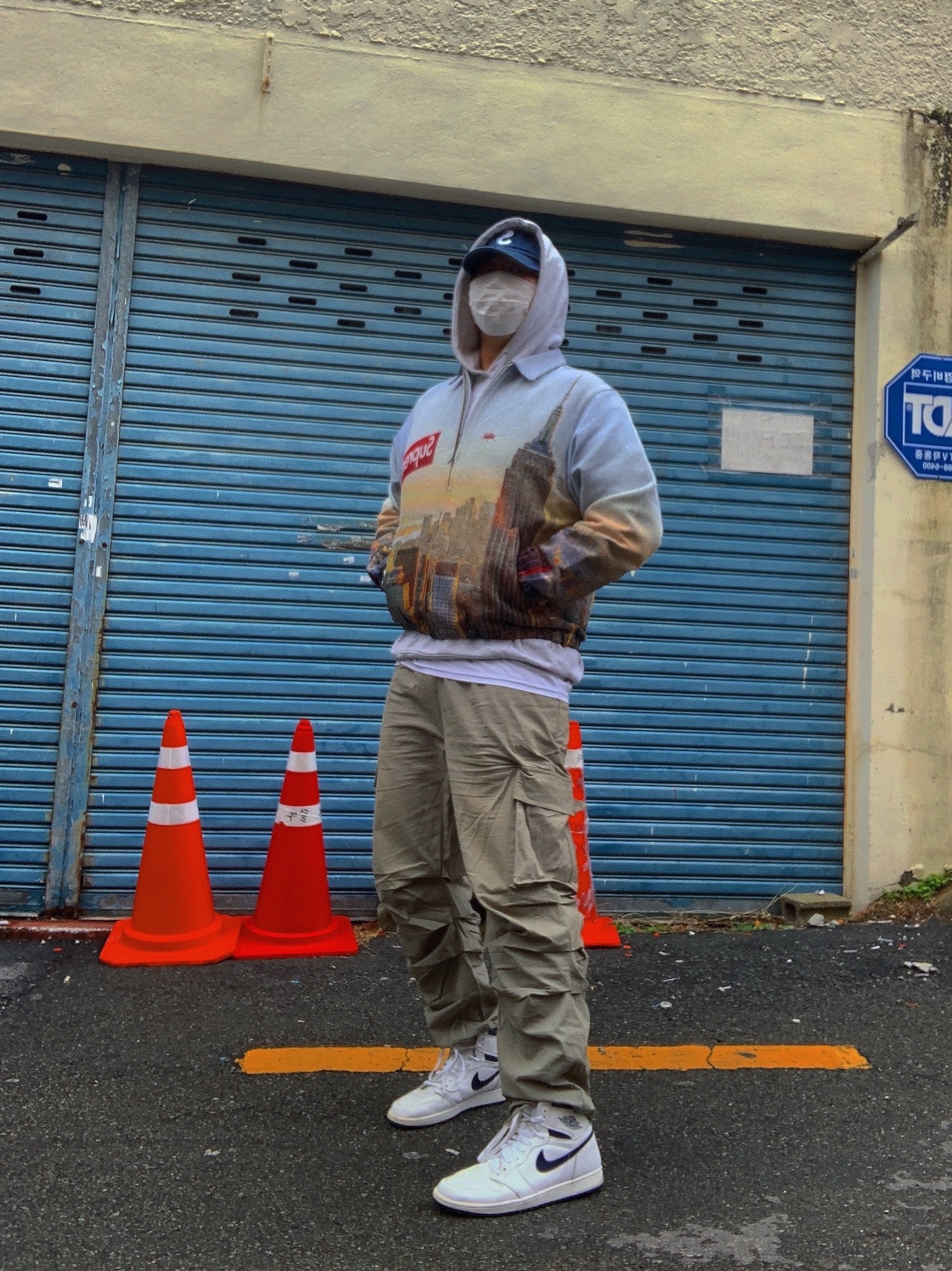 Supreme Aerial Tapestry Harrington Jacket - 20FW, Supreme Kevlar Denim S Logo 6-Panel Indigo - 22SS 착용 스타일 - 1
