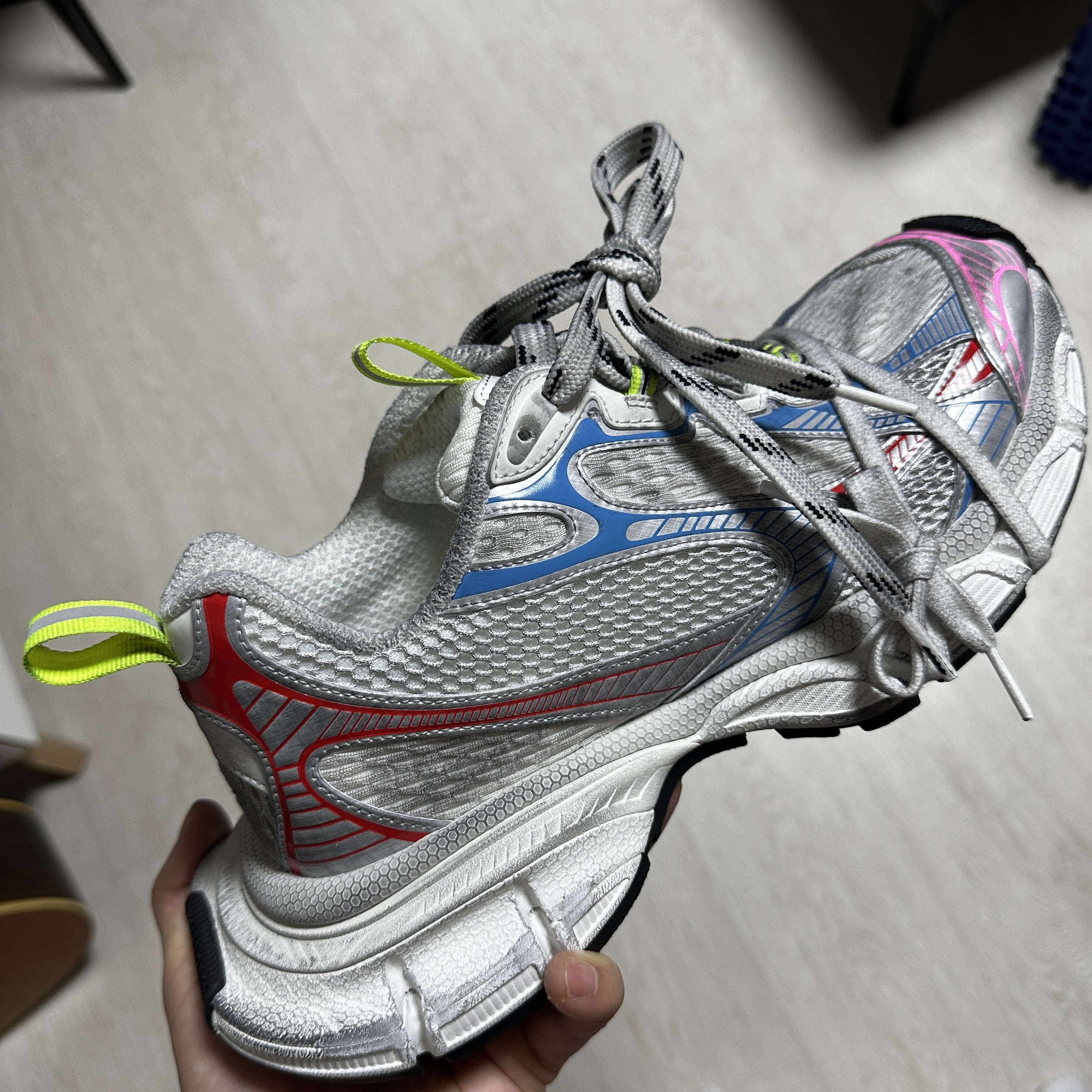Balenciaga 3XL Sneakers White Red Blue 착용 스타일 - 3