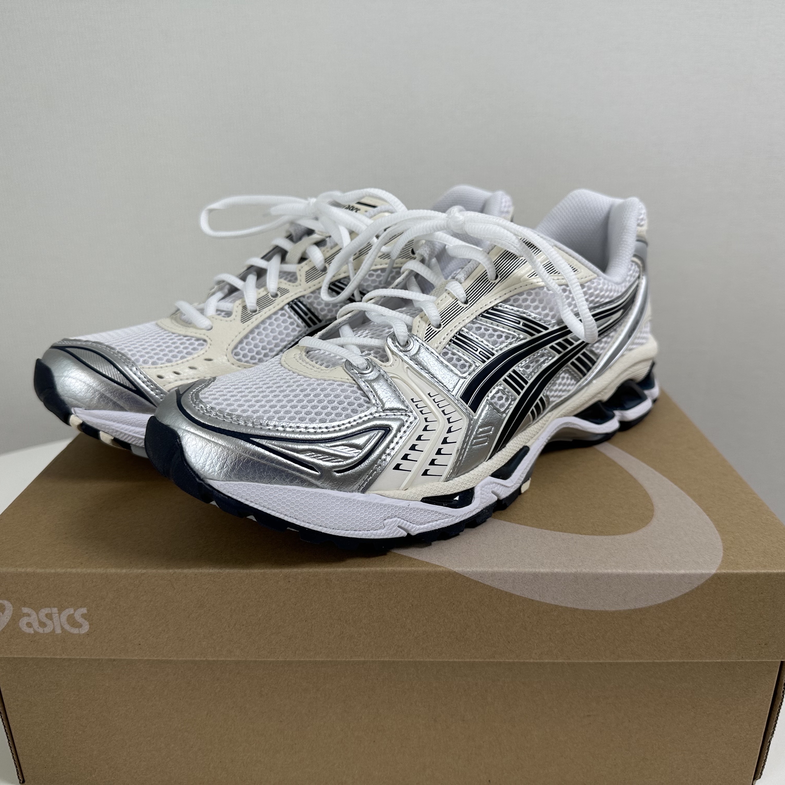 (W) Asics Gel-Kayano 14 White Midnight 착용 스타일