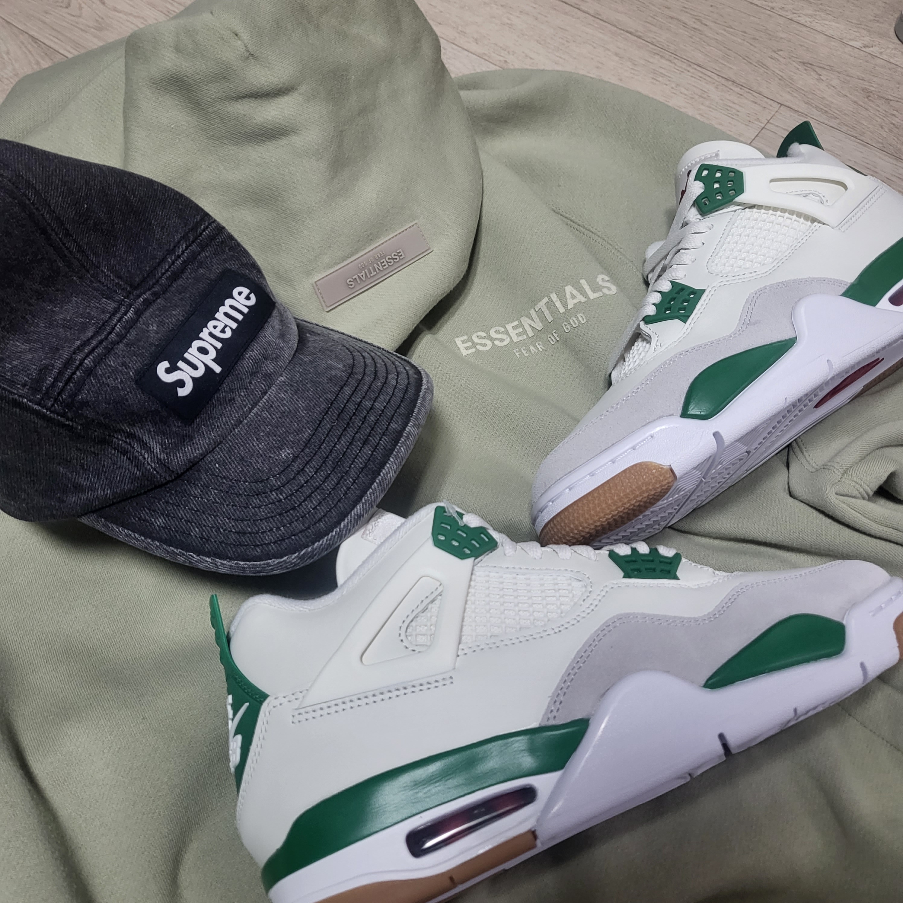 Supreme Denim Camp Cap Washed Black - 22FW, Essentials Hoodie Seafoam - 22SS 착용 스타일